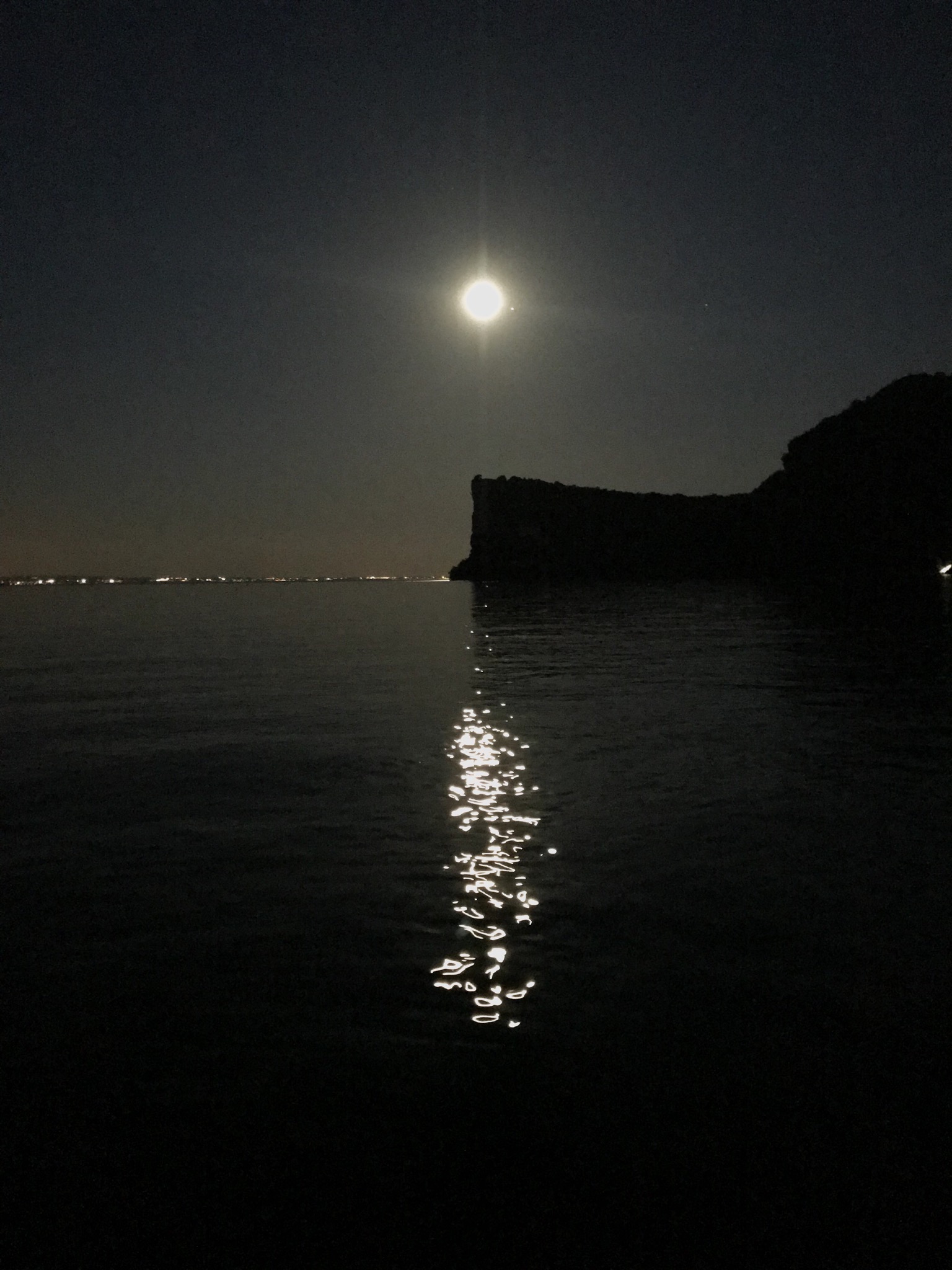 Luna sulla Rocca di Manerba