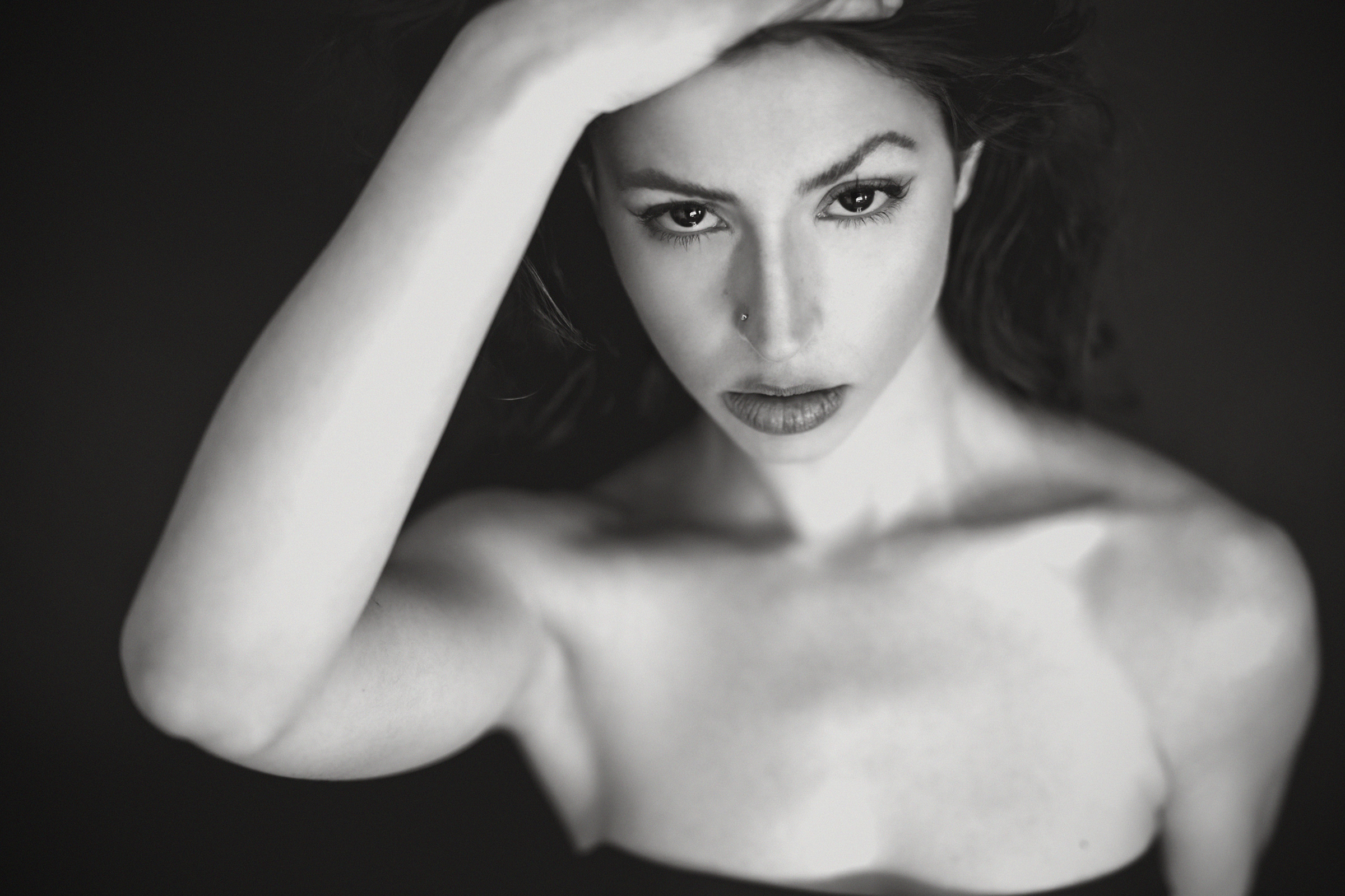 Esperimenti con sfondo nero e Luce Naturale con Chiara2