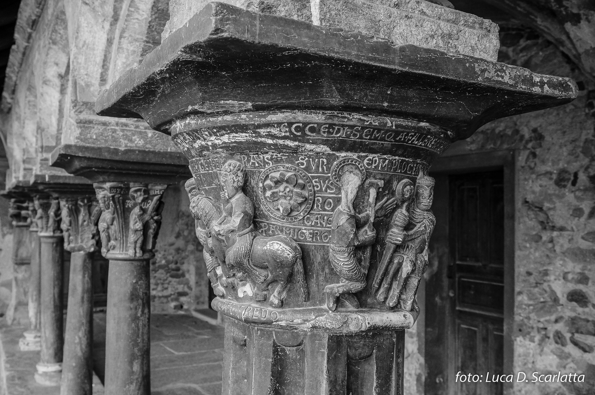 Collegiata di S. Orso in Aosta, il Chiostro: Capitelli