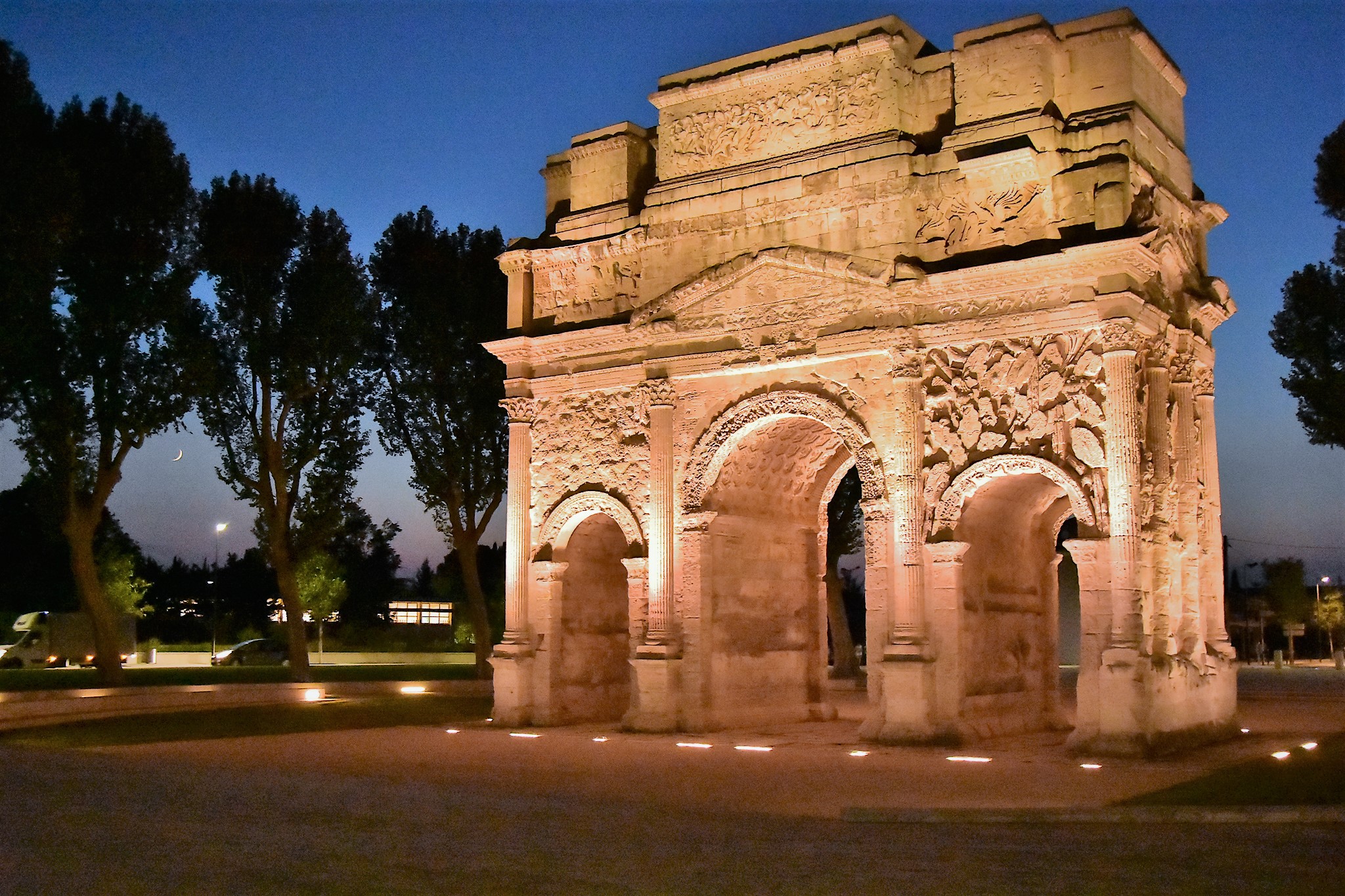 The Moon and the Arch Augusteus in Orleans