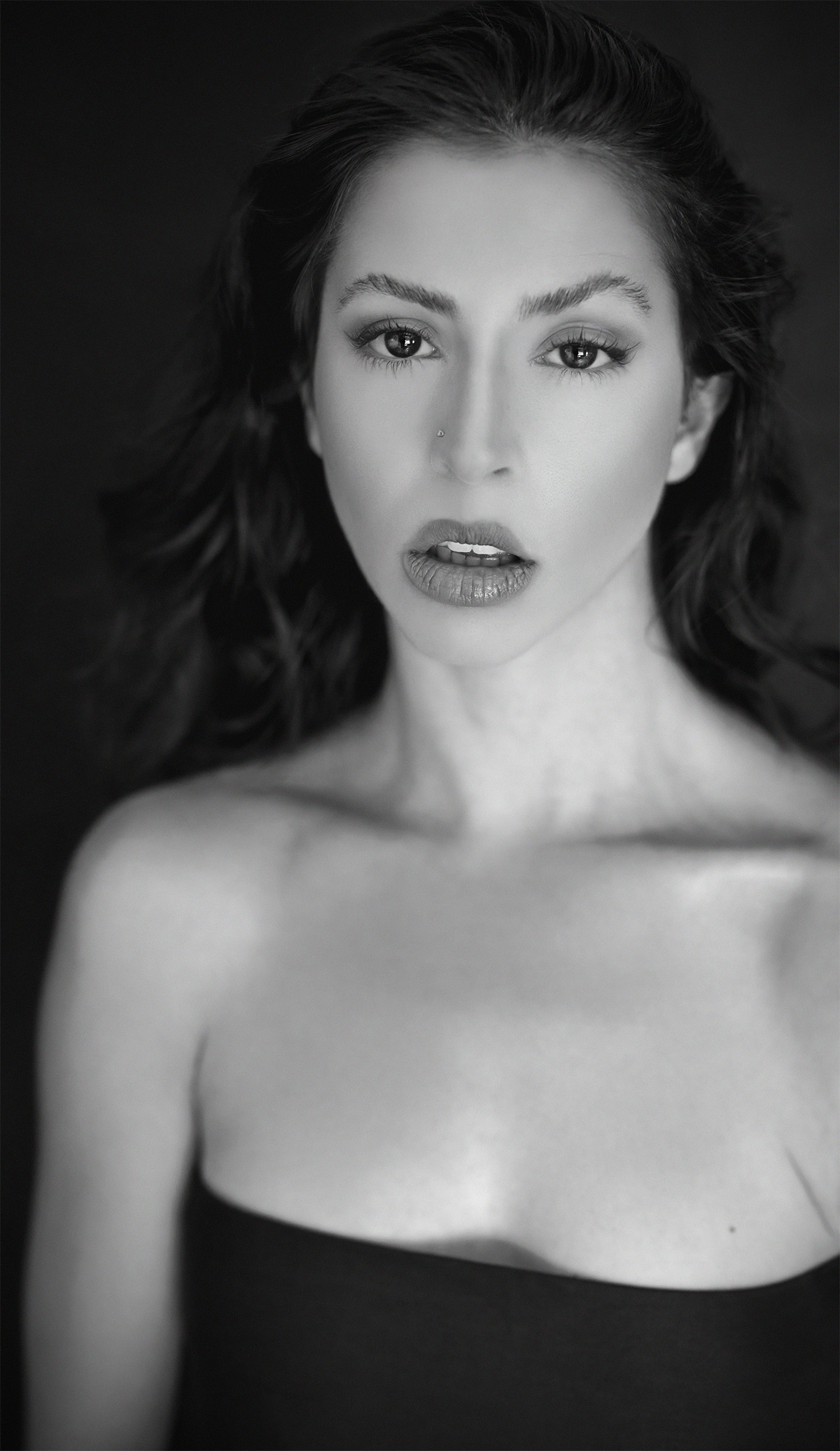 Esperimento con Sfondo Nero e Luce Naturale, BN3