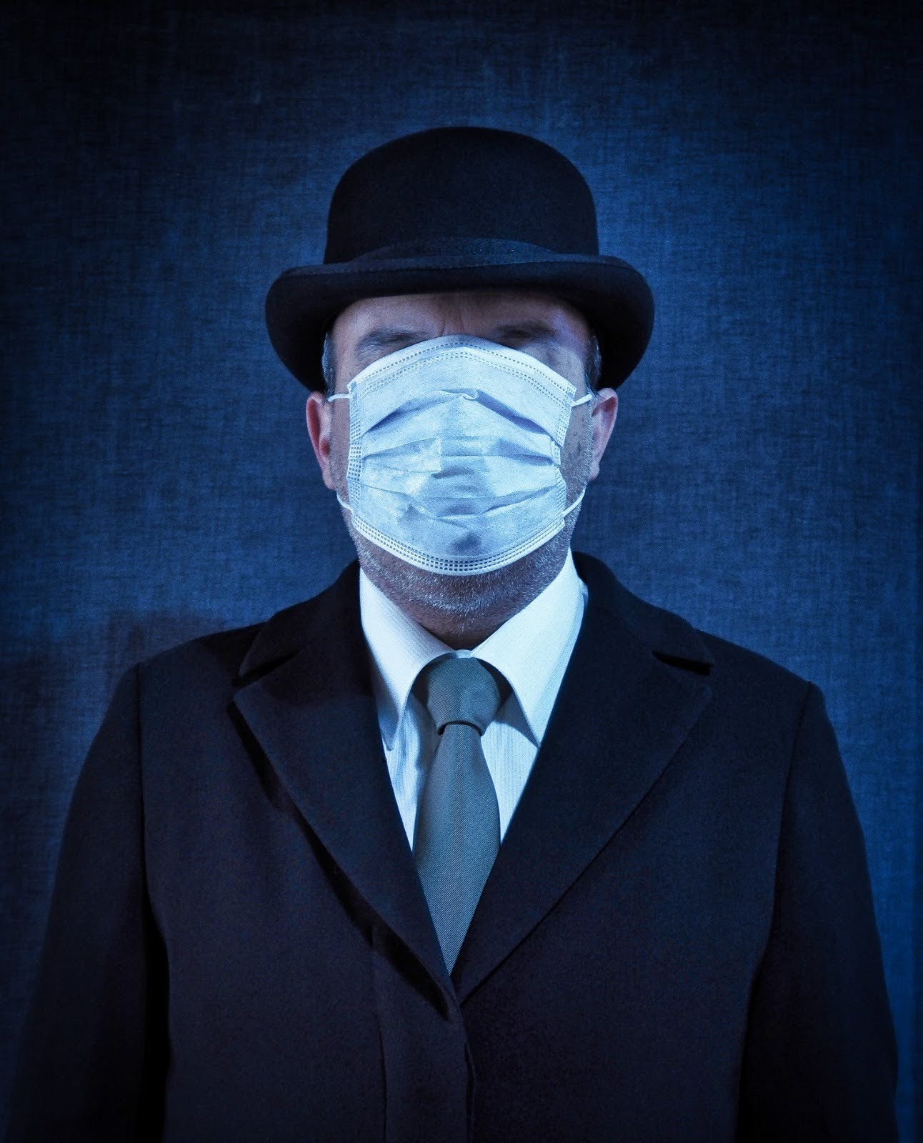 Uomo con la bombetta-René Magritte 1964