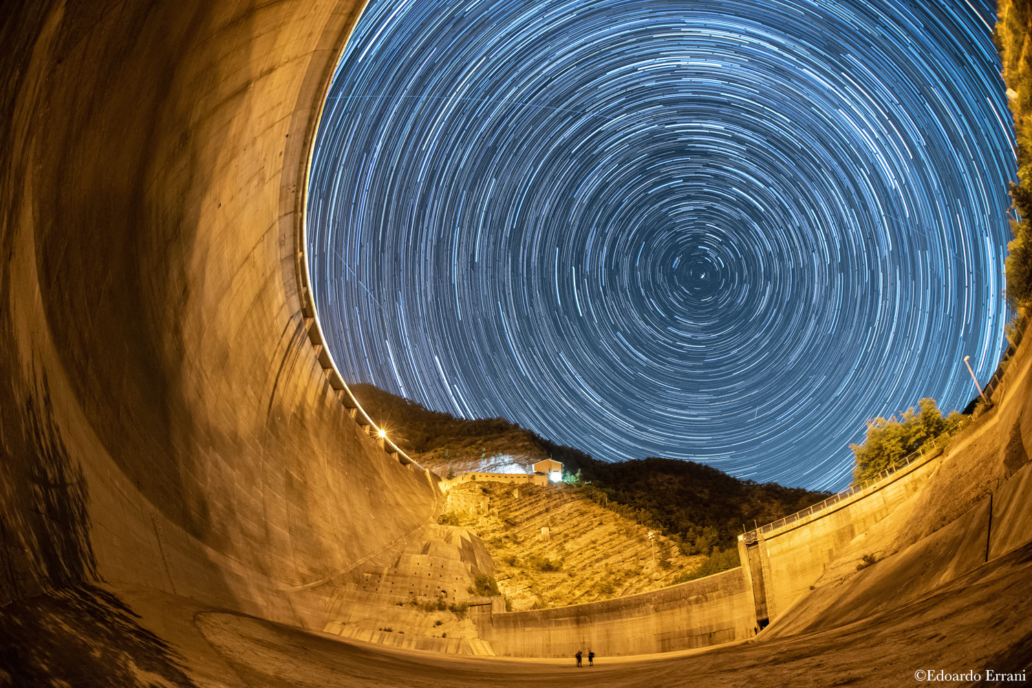 Star trail to ridracoli dam