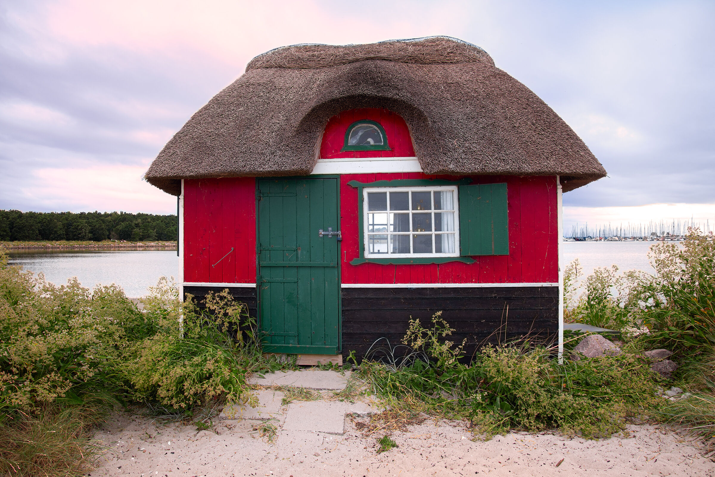 In spiaggia tra le cabine "anni venti"