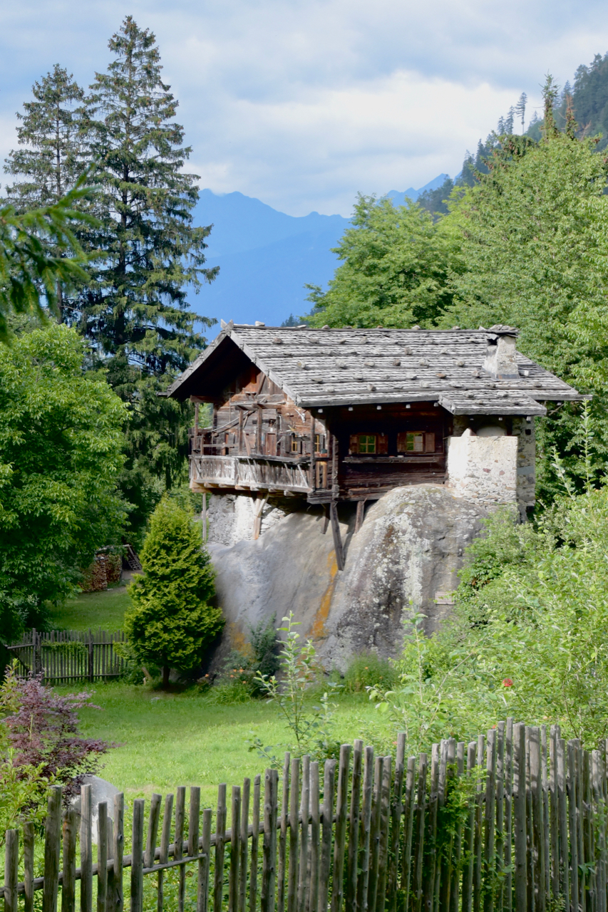 Little house on the boulder