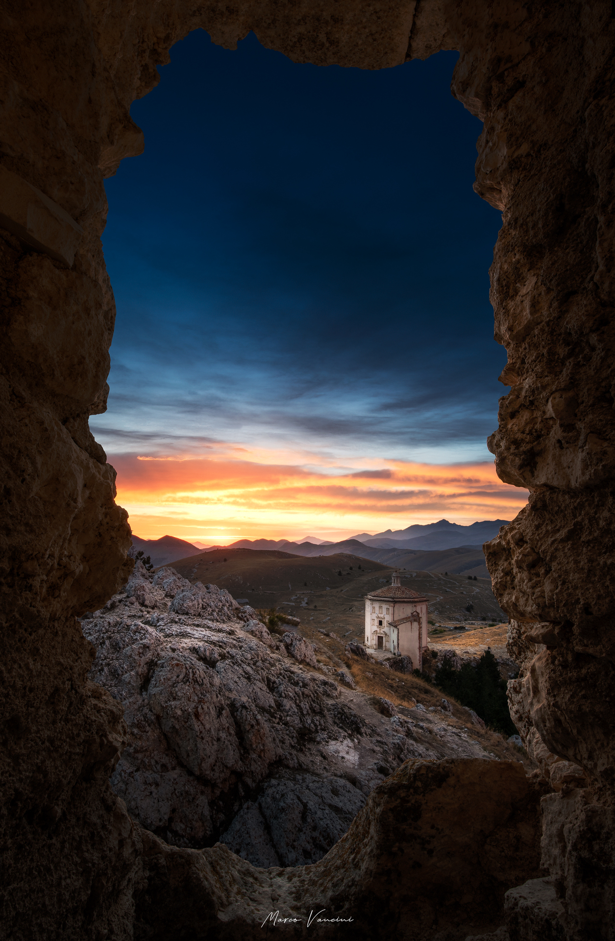 Una finestra sulla  Chiesa di Santa Maria della Pietà
