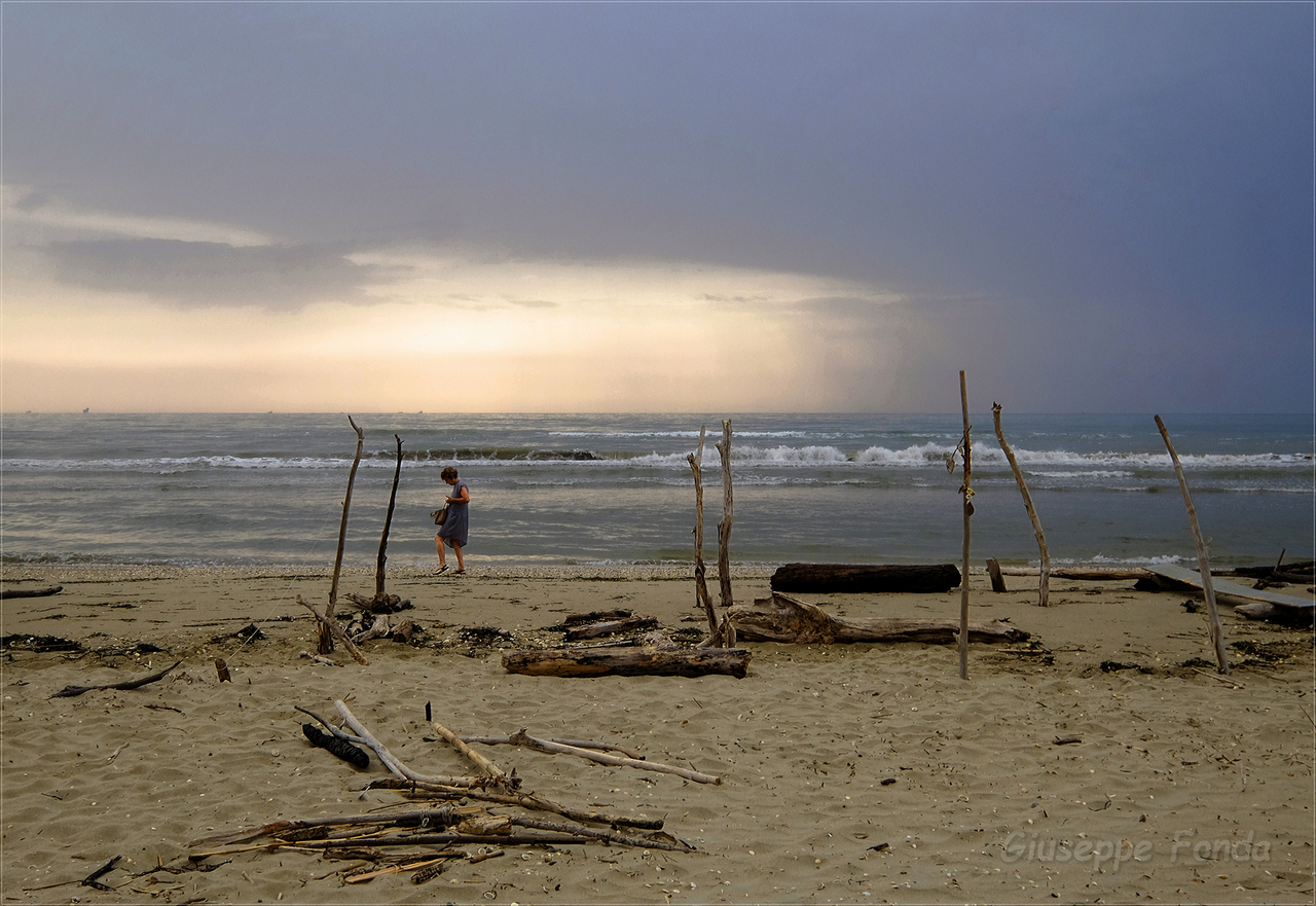 Sulla spiaggia all'alba