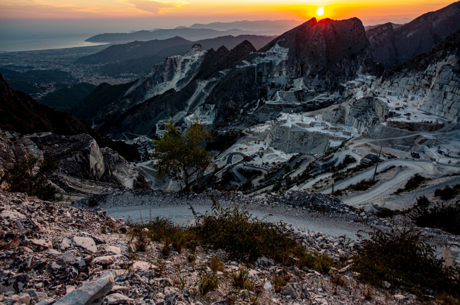 Cave Fantiscritti al tramonto