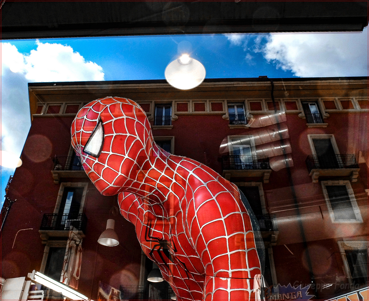 Spider-Man ! in Vía Ripa di Porta Ticinese?