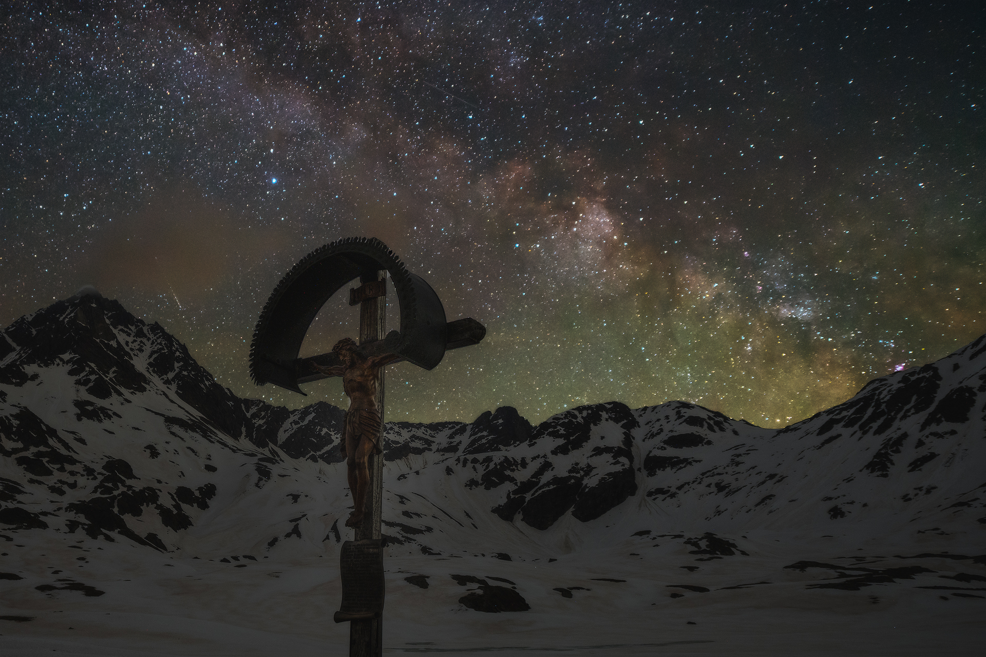 The cross of the Gavia Pass and the Milky Way