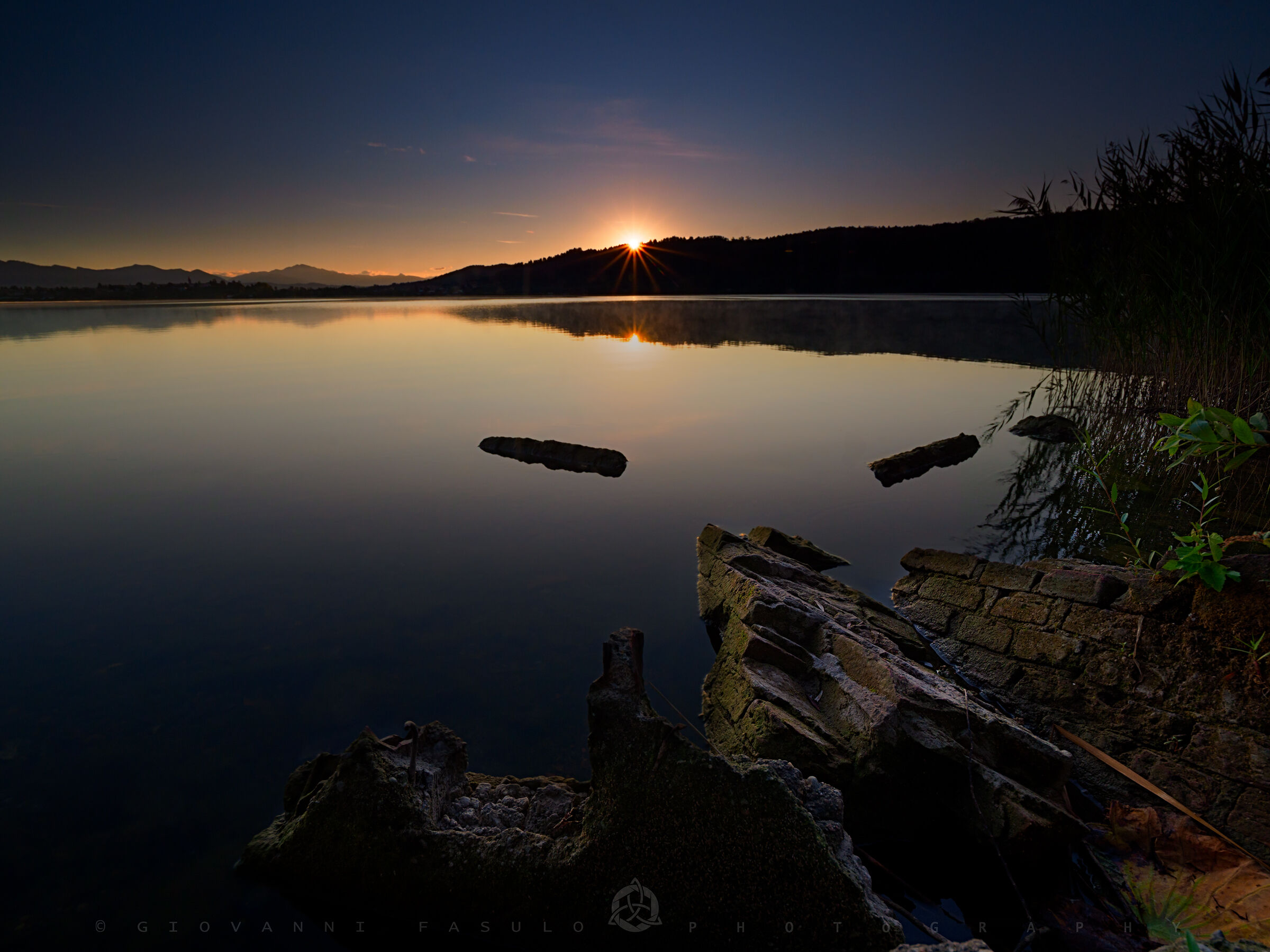 Alba sul lago di Comabbio