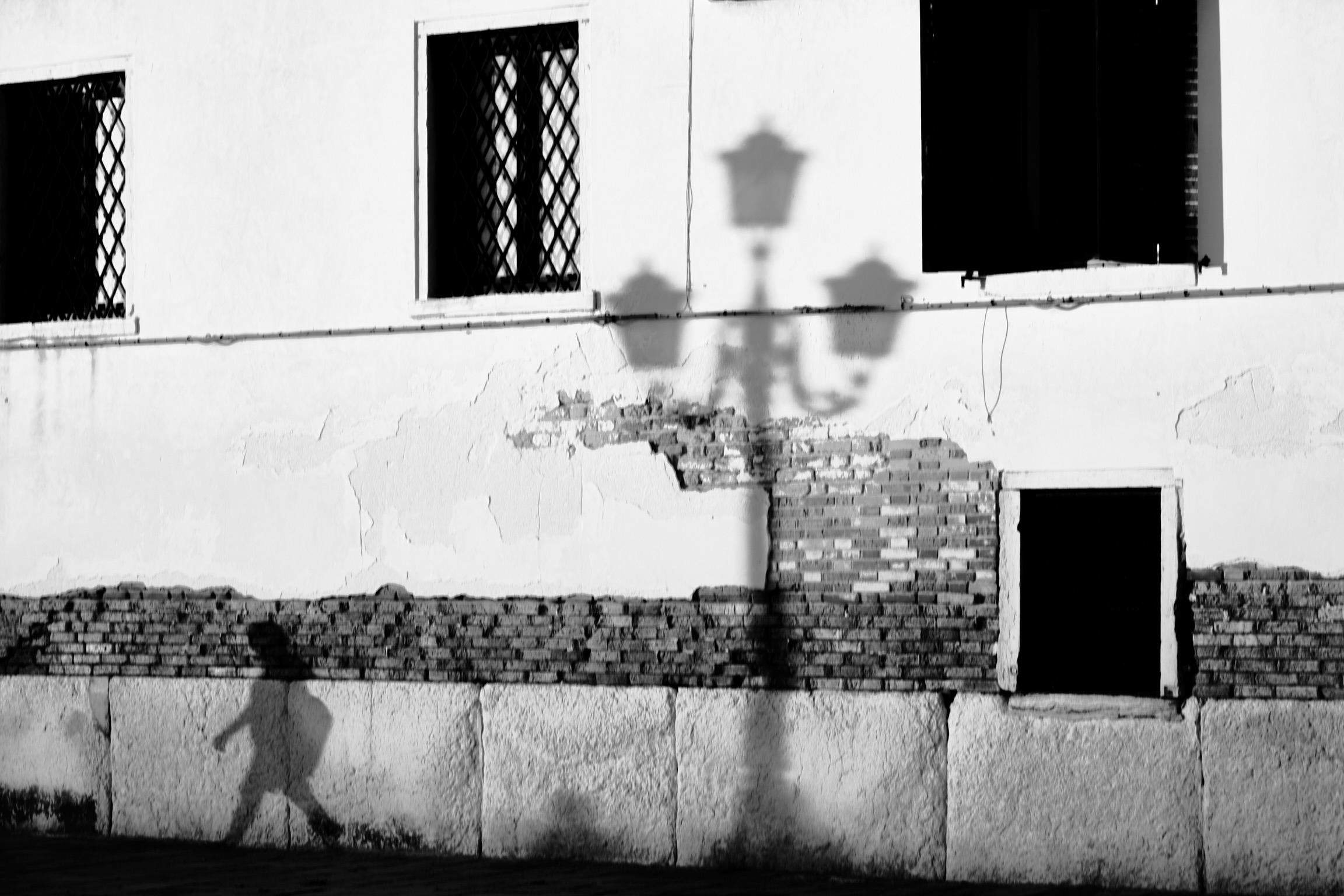 In the shade of the lamppost