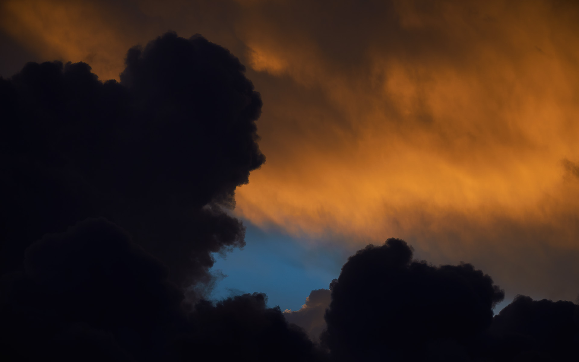 il temporale che arriva al tramonto