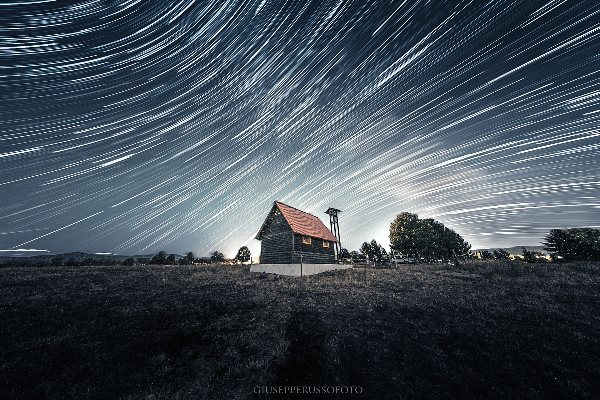 Startrail al lago Cecita - Chiesetta di San Lorenzo