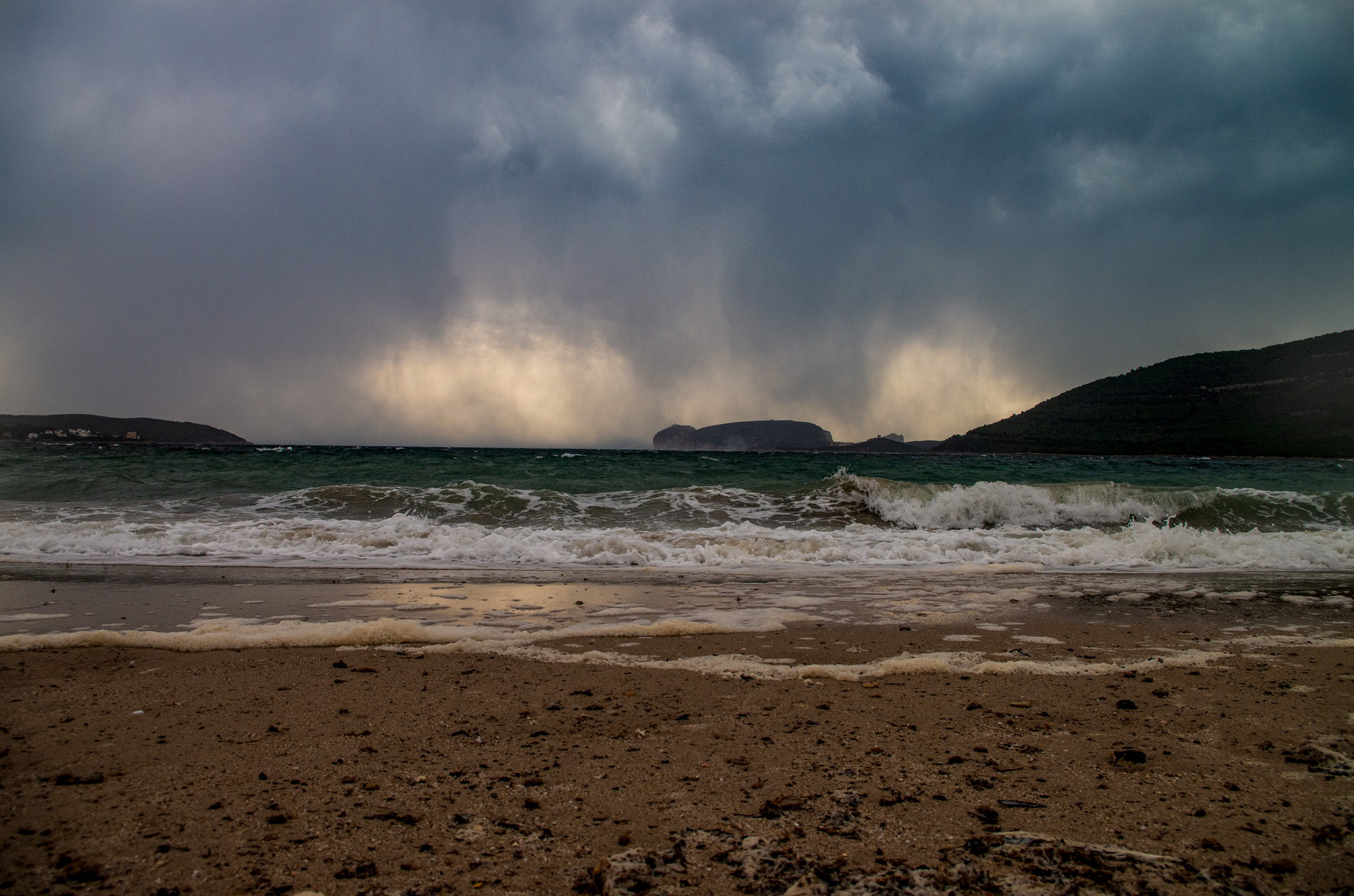 Ciclone in arrivo alla baia di Porto Conte di Alghero