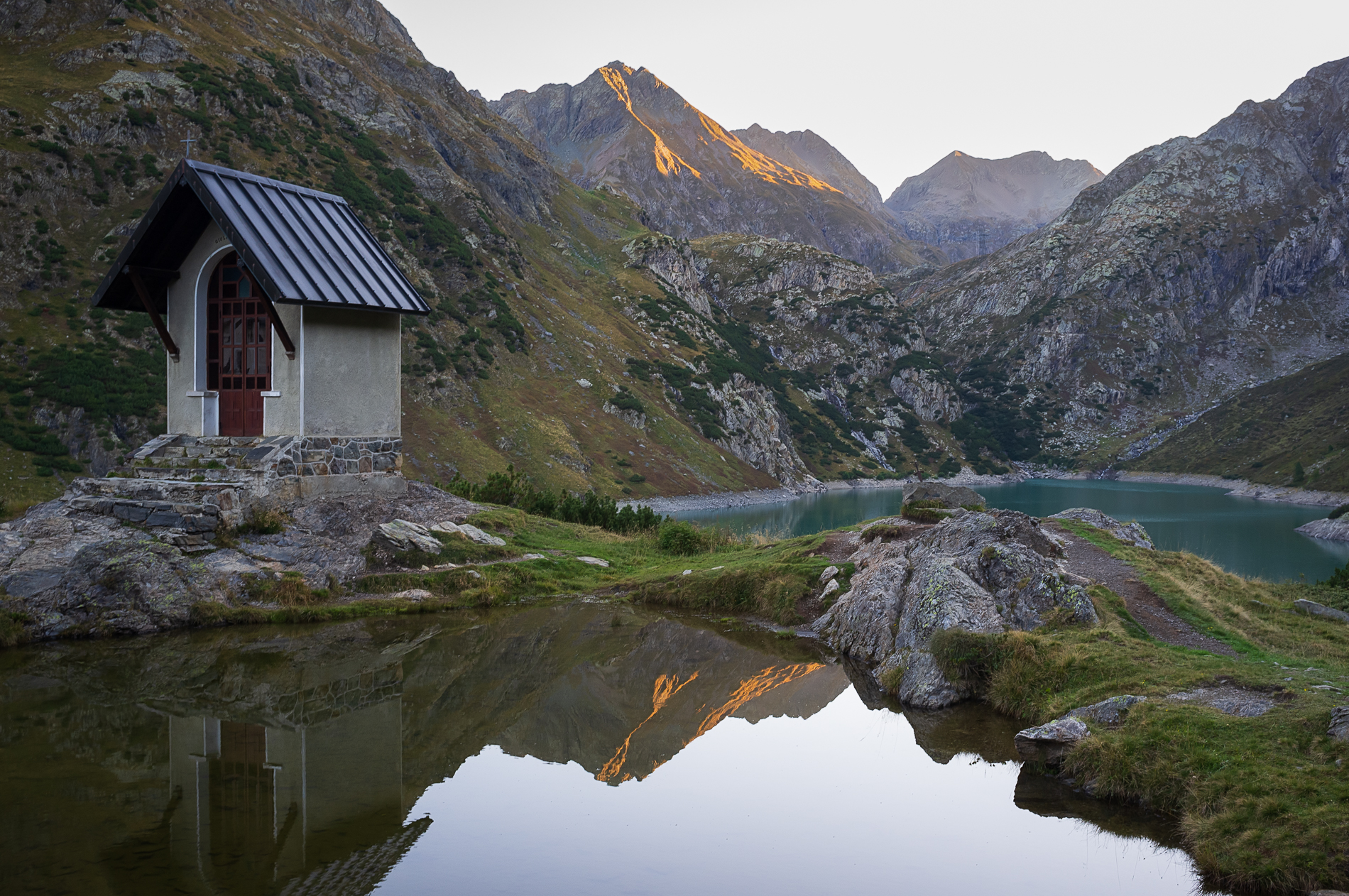 Rifugio Curò. Cappelletta ai caduti della montagna