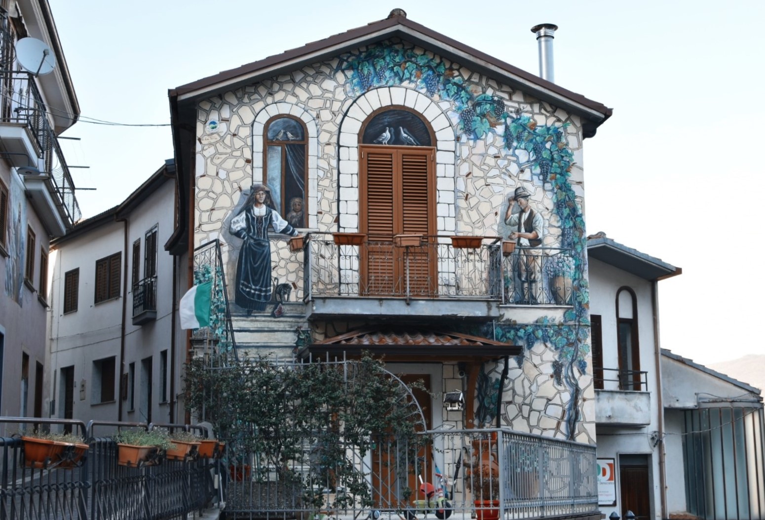 Murals on the house at the entrance of Sant'Angelo Le Fratte