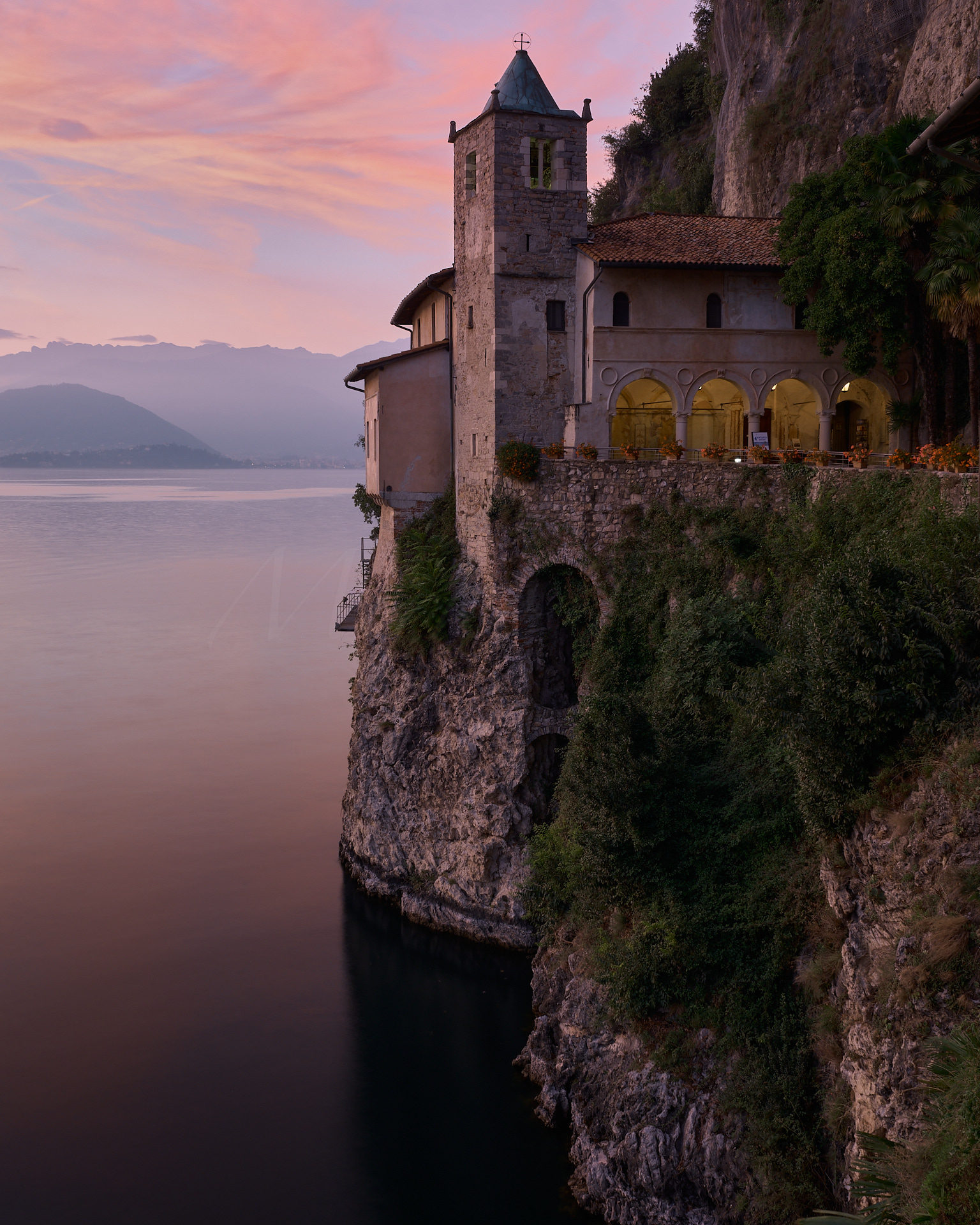 Santa Caterina del Sasso (Leggiuno - VA -)