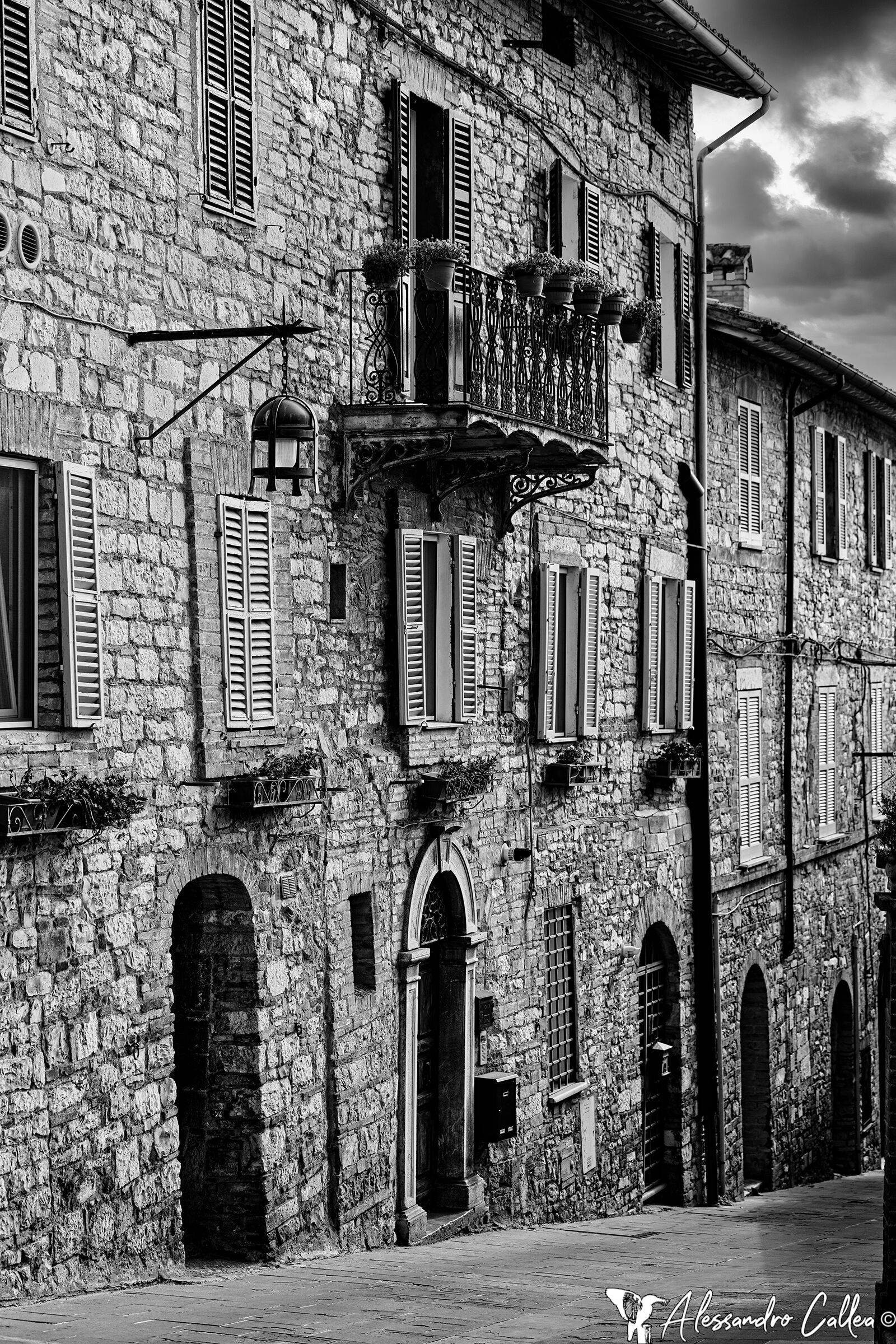 Walking through the alleys of Assisi