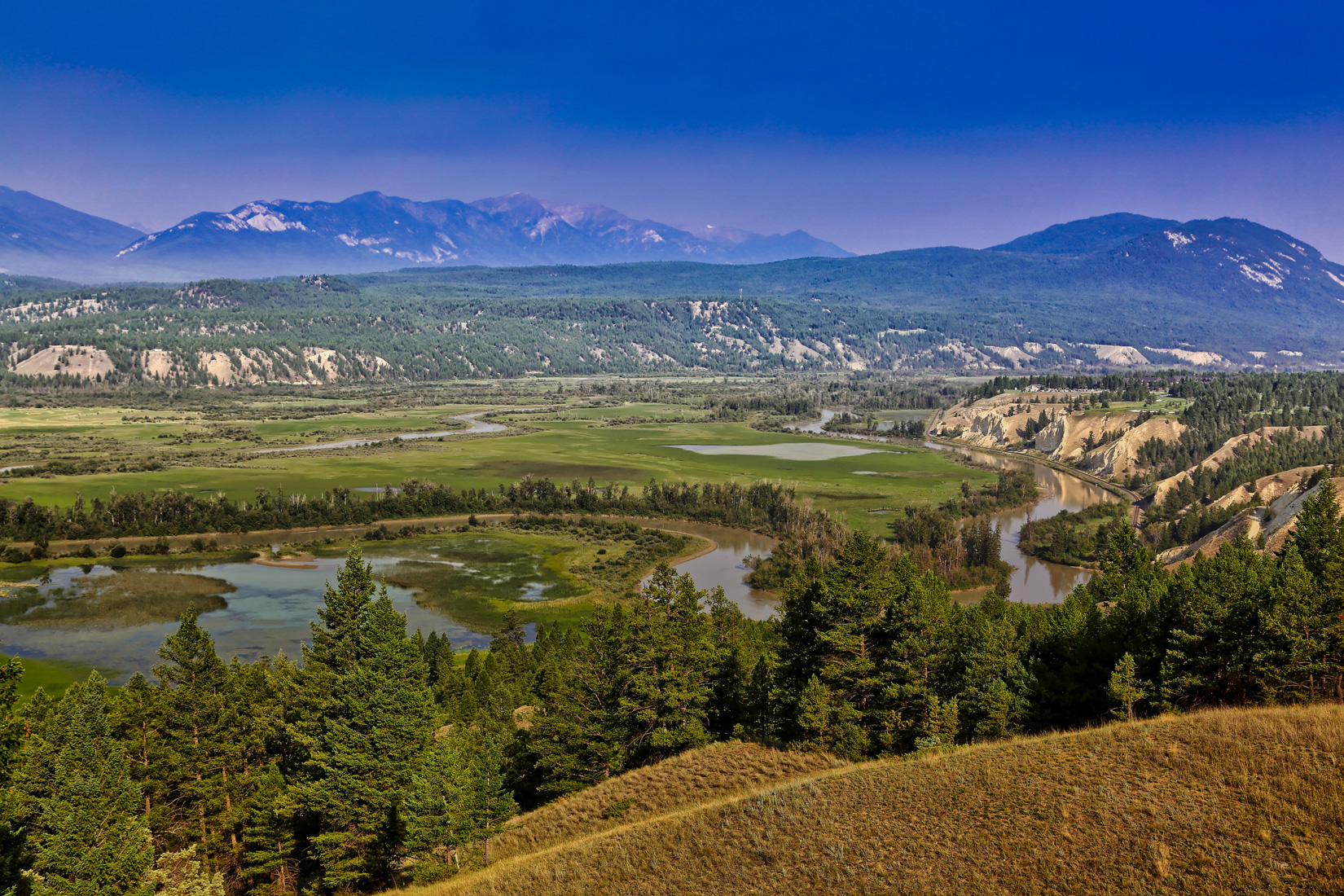 Le parcours pittoresque serpentant du fleuve Columbia