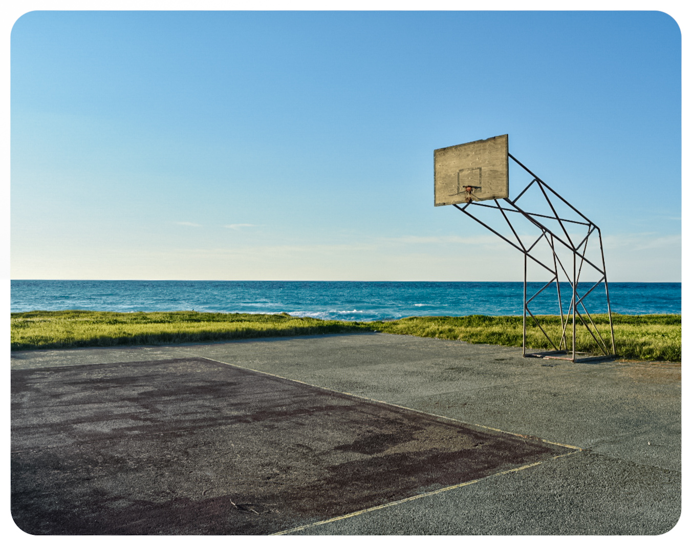 Hy man give me the ball