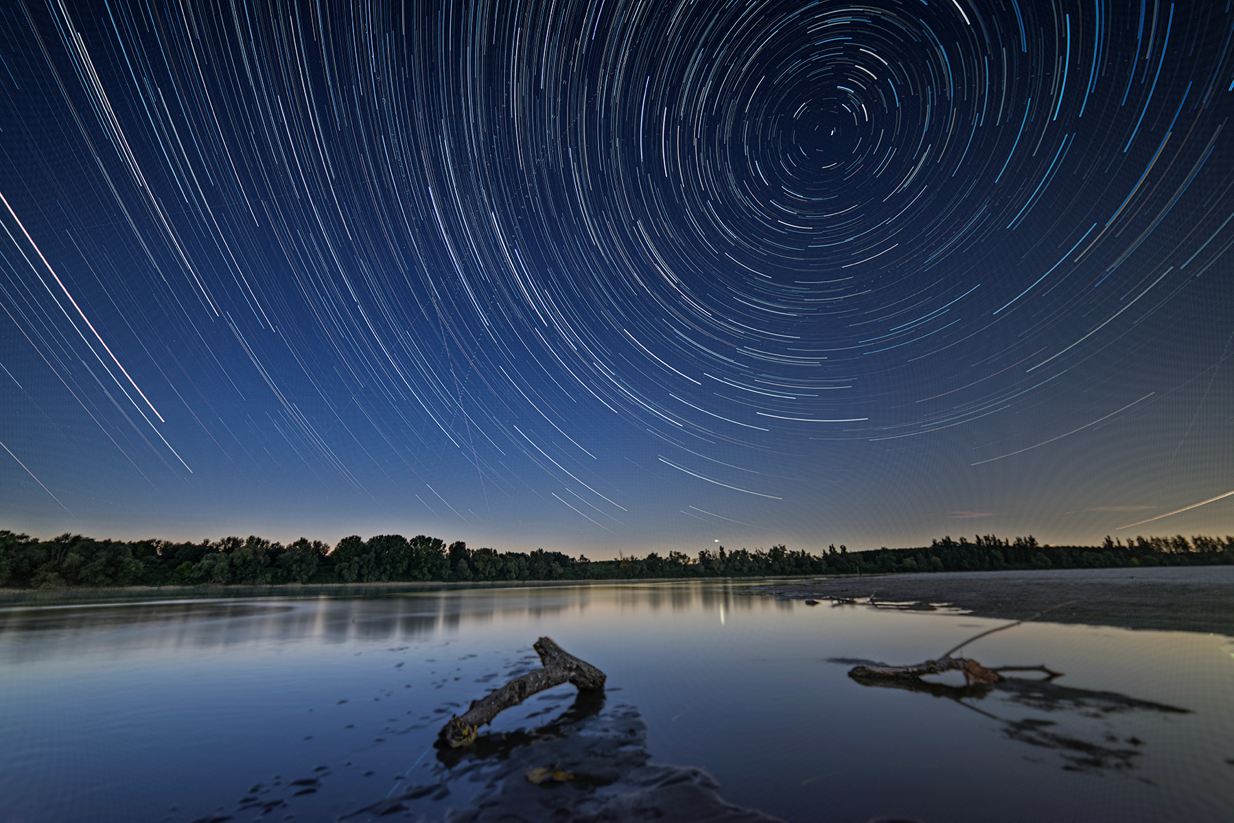 STAR TRAIL ON THE GREAT RIVER PO
