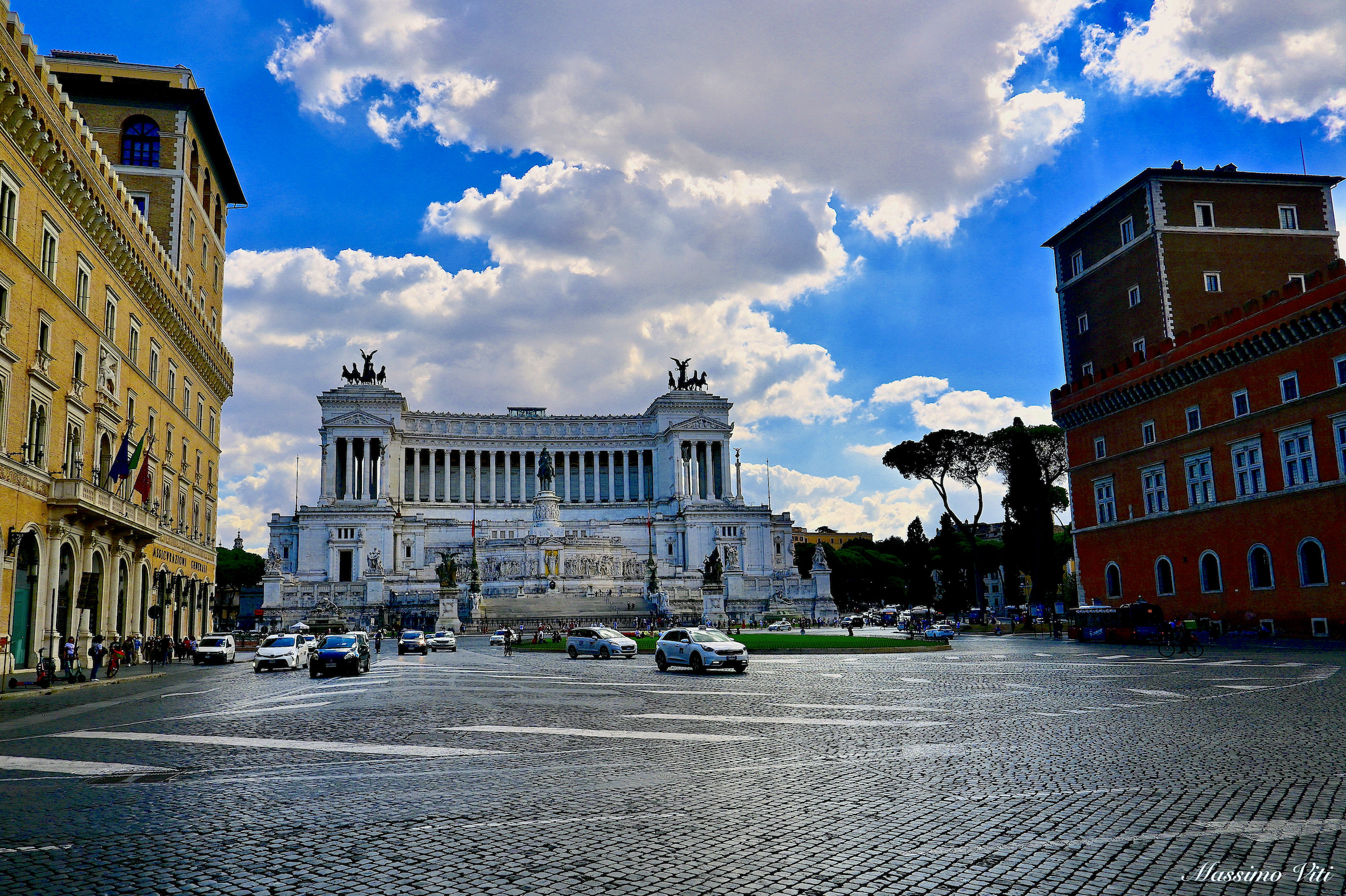 Piazza Venezia ( Roma )  Nikon Zfc+nikkor 16/50 vr