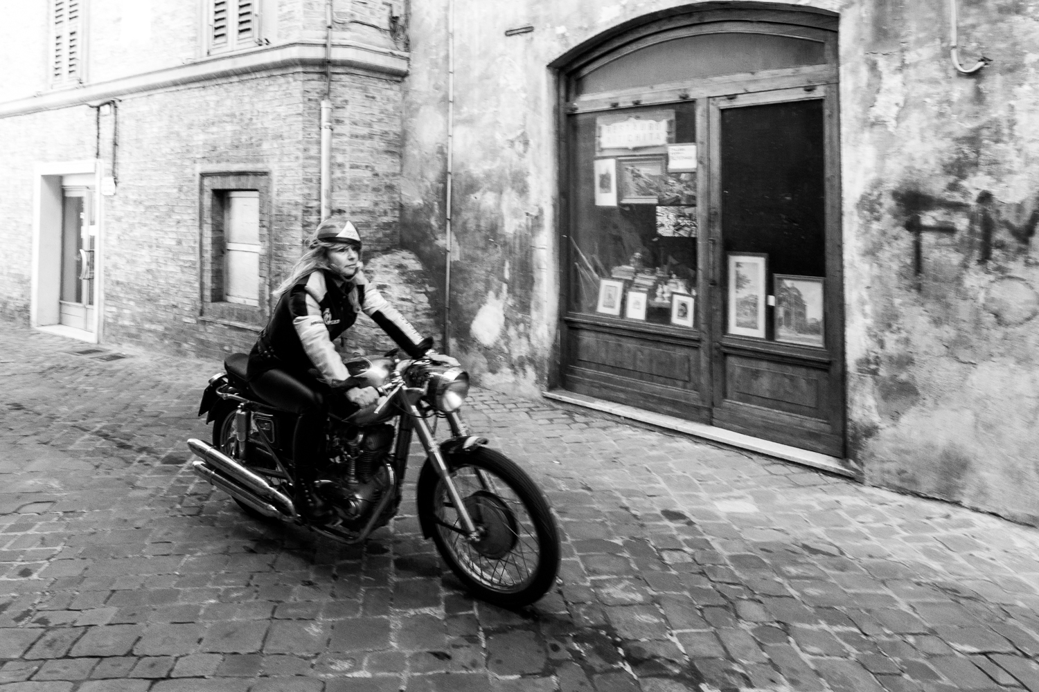 La motociclista