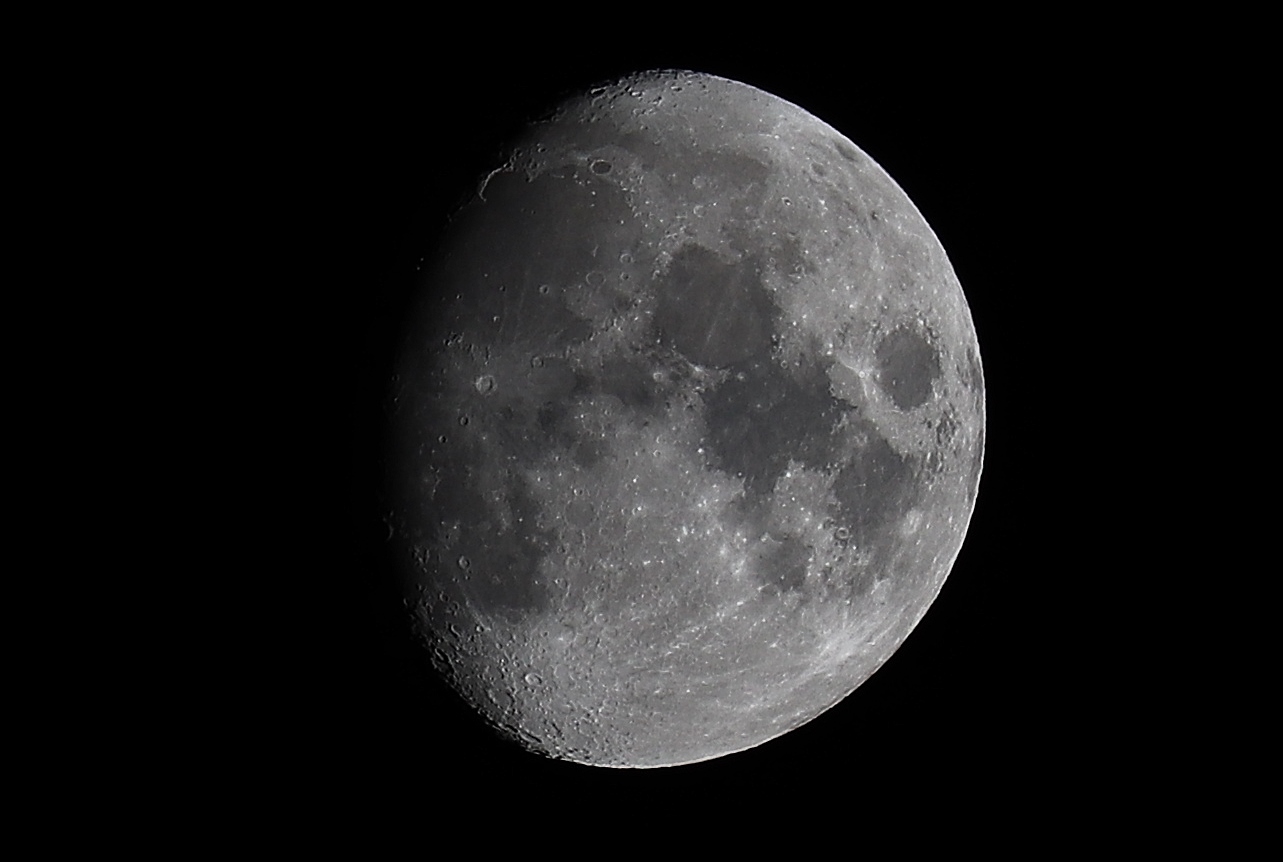 La luna 82,9 %