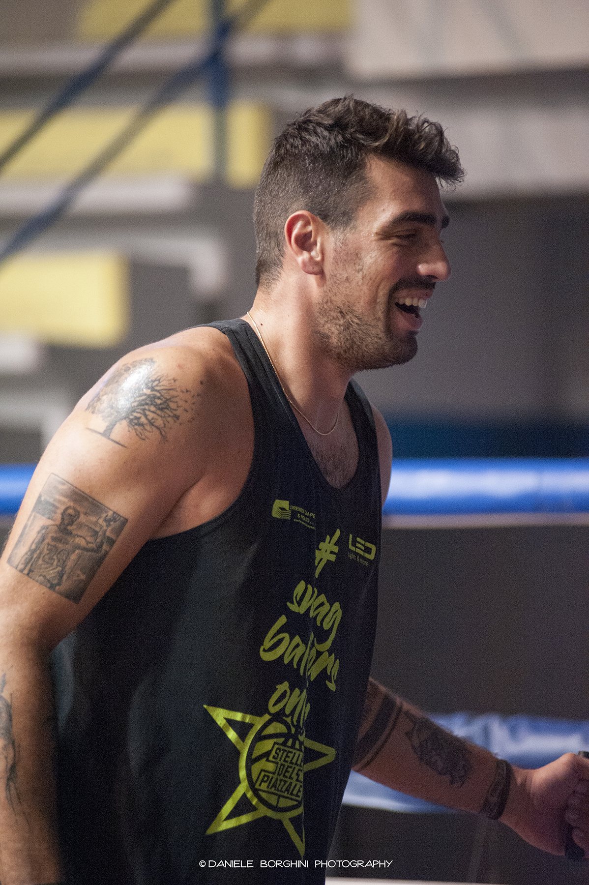 Sorriso sotto sforzo