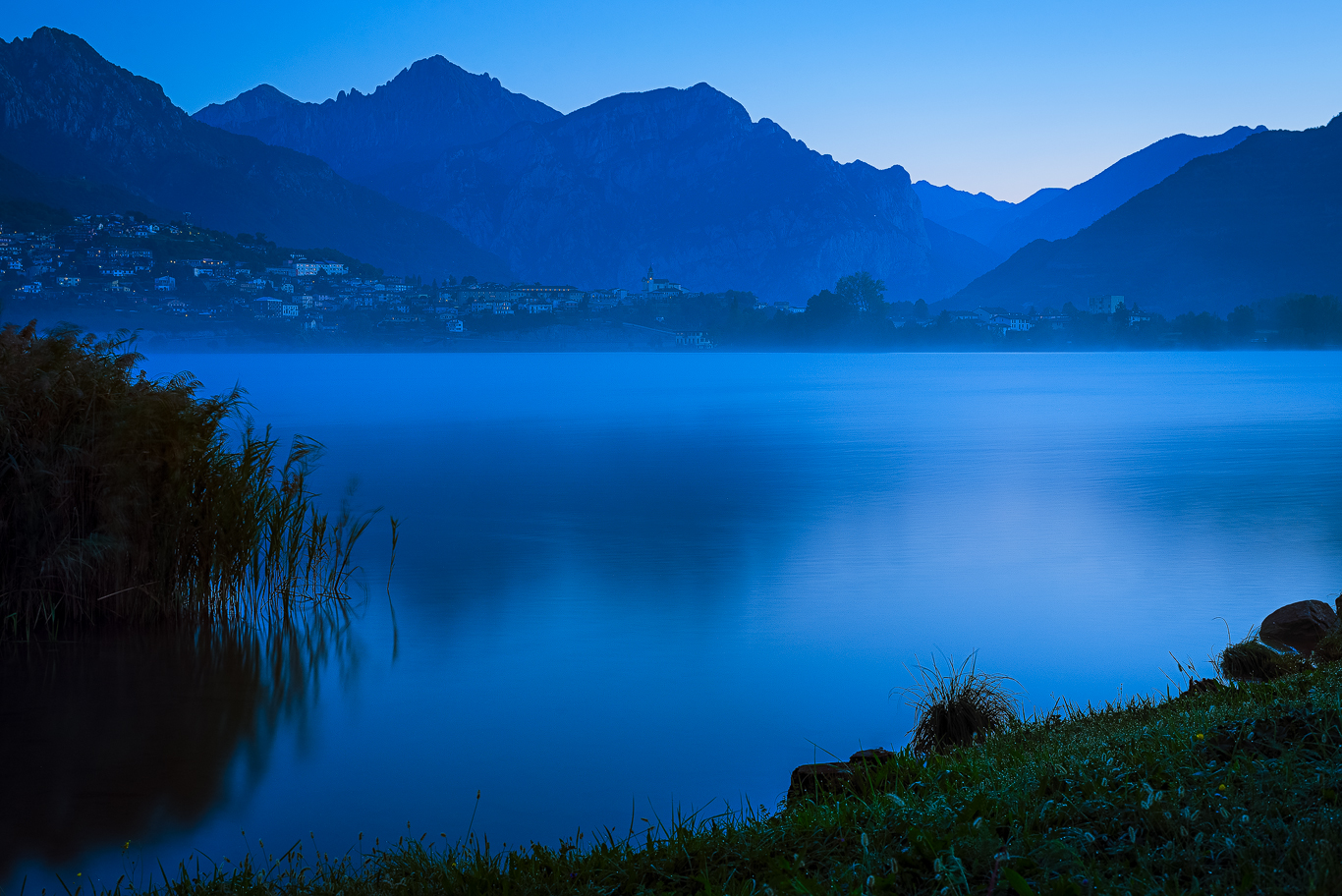 ora blu all'alba