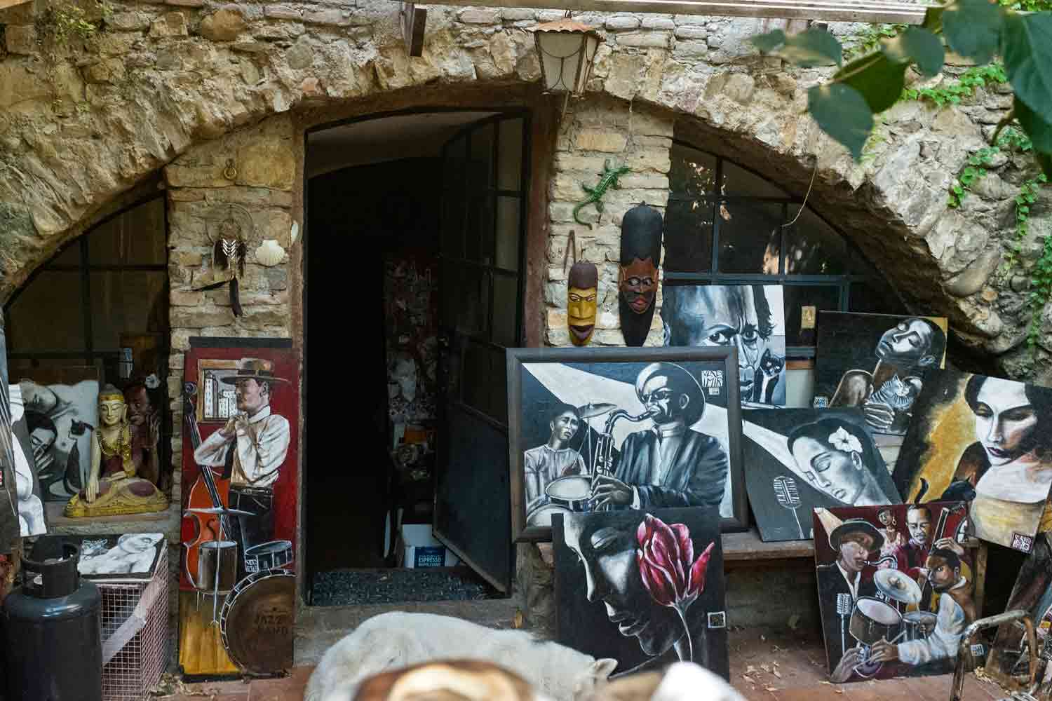 Bussana Vecchia-Bottega pop painter