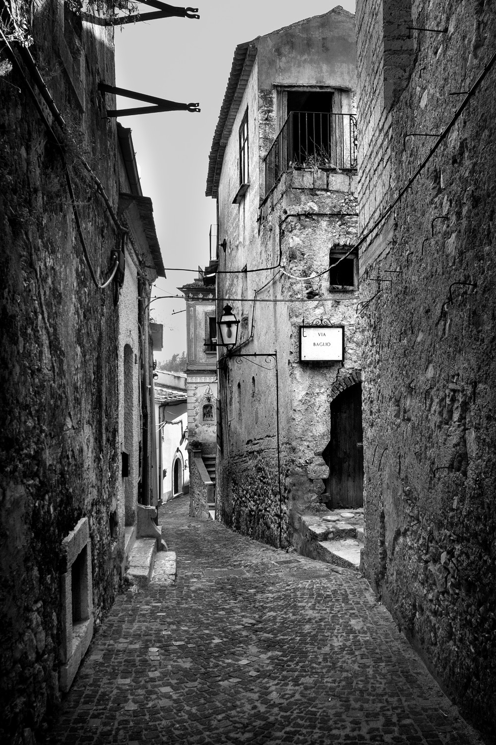 Narrow streets where my memories are lost...