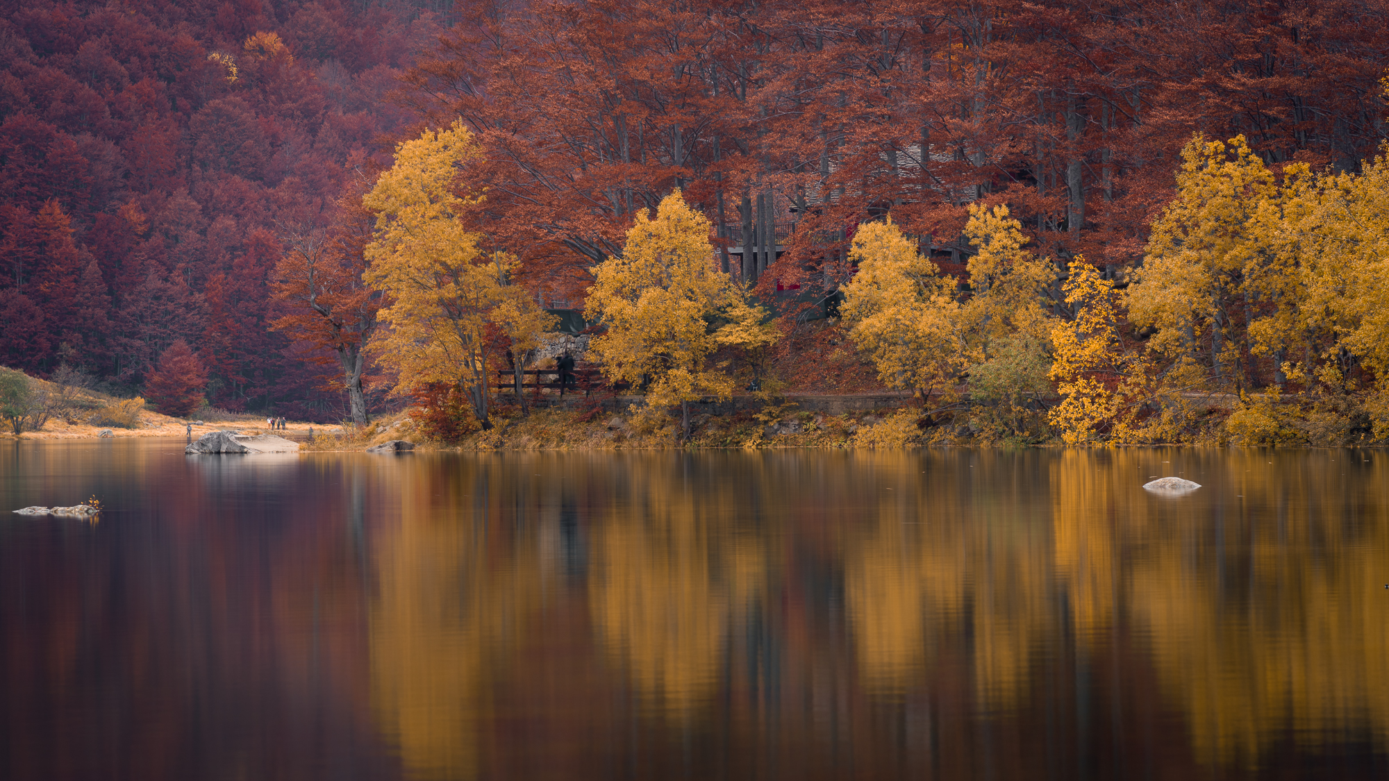 Lago Santo Modenese in veste autunnale