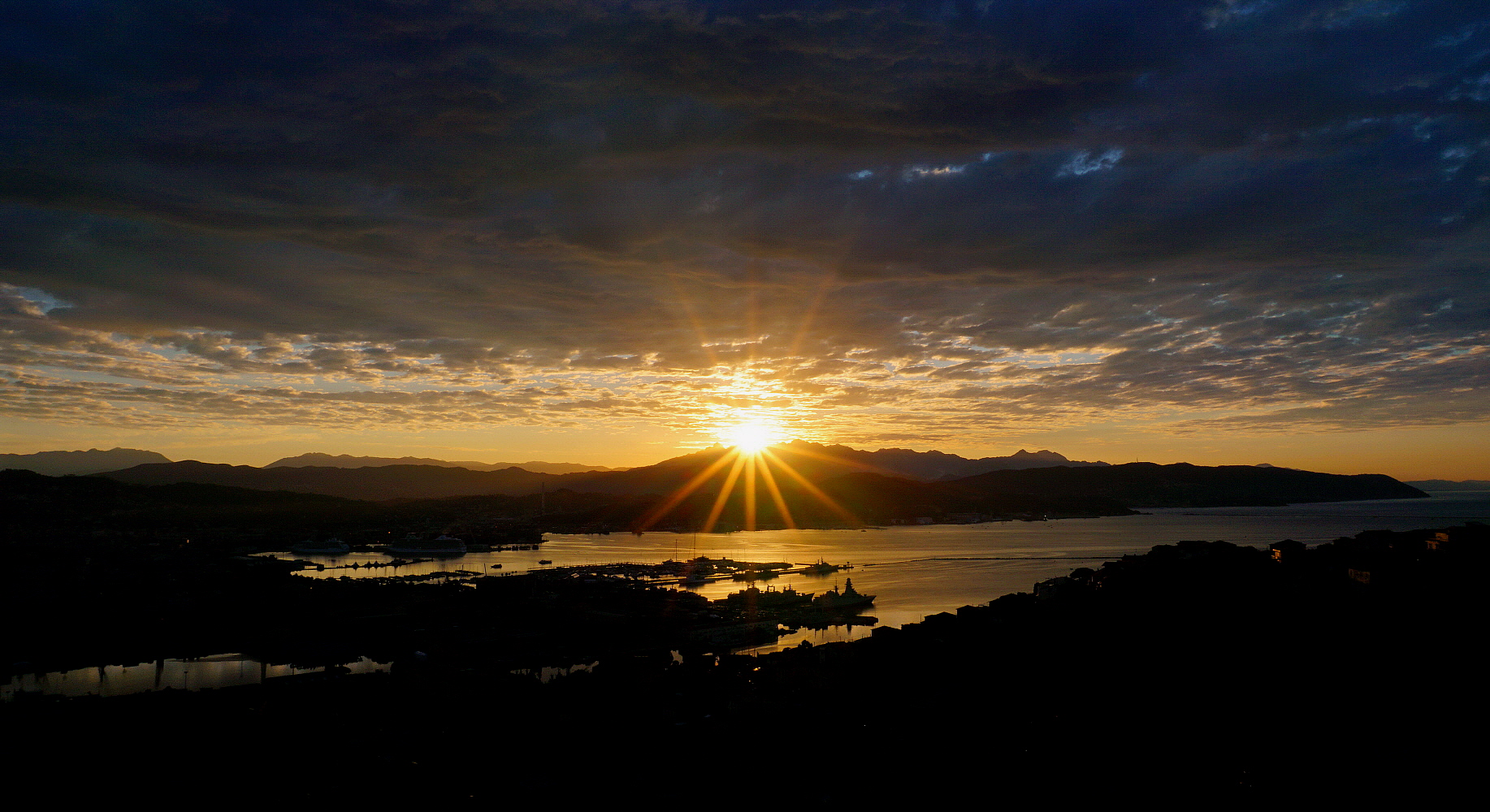 Sunrise in the gulf (La Spezia)