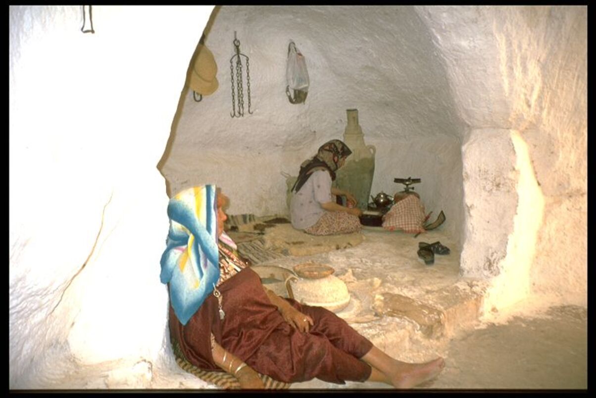Women in tunisian desert dwellings