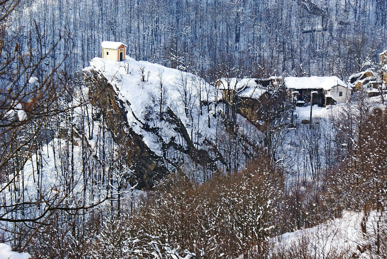 Snow spray