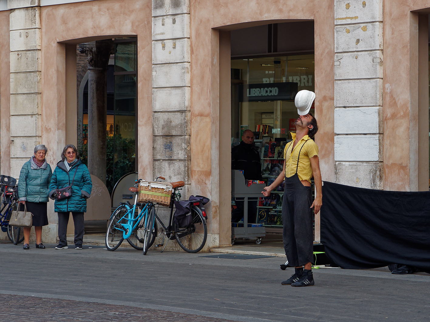 Street artists in Ferrara