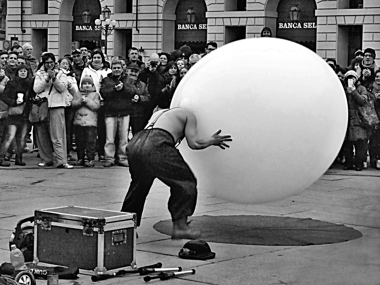 The head in the ball