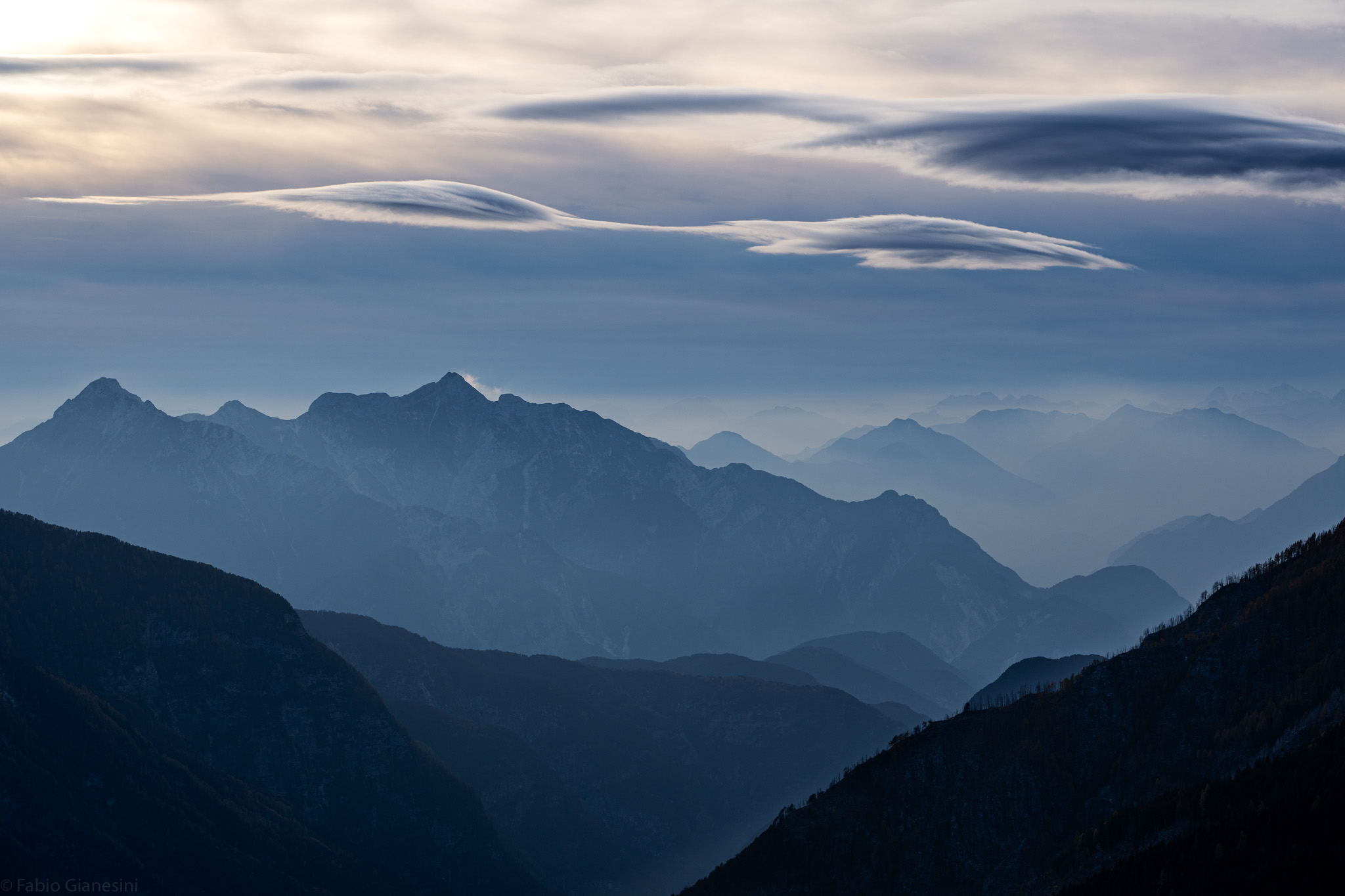 Le montagne in lontananza