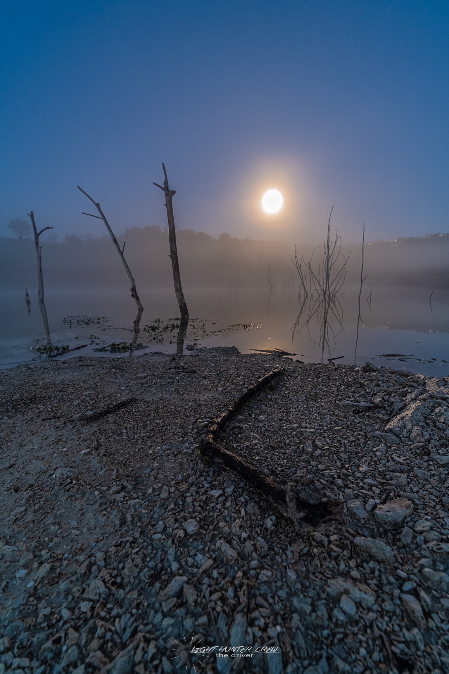 Illuminati dalla luna al Lago di Cingoli