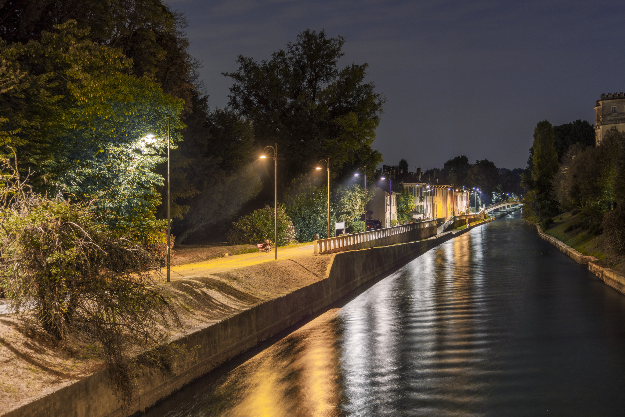 Lungo il Naviglio Grande