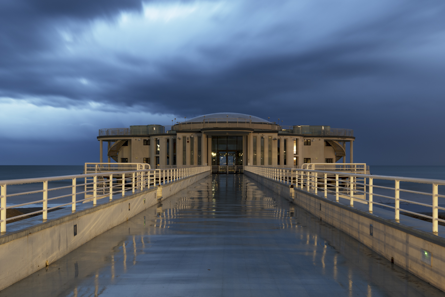 una rotonda sul mare