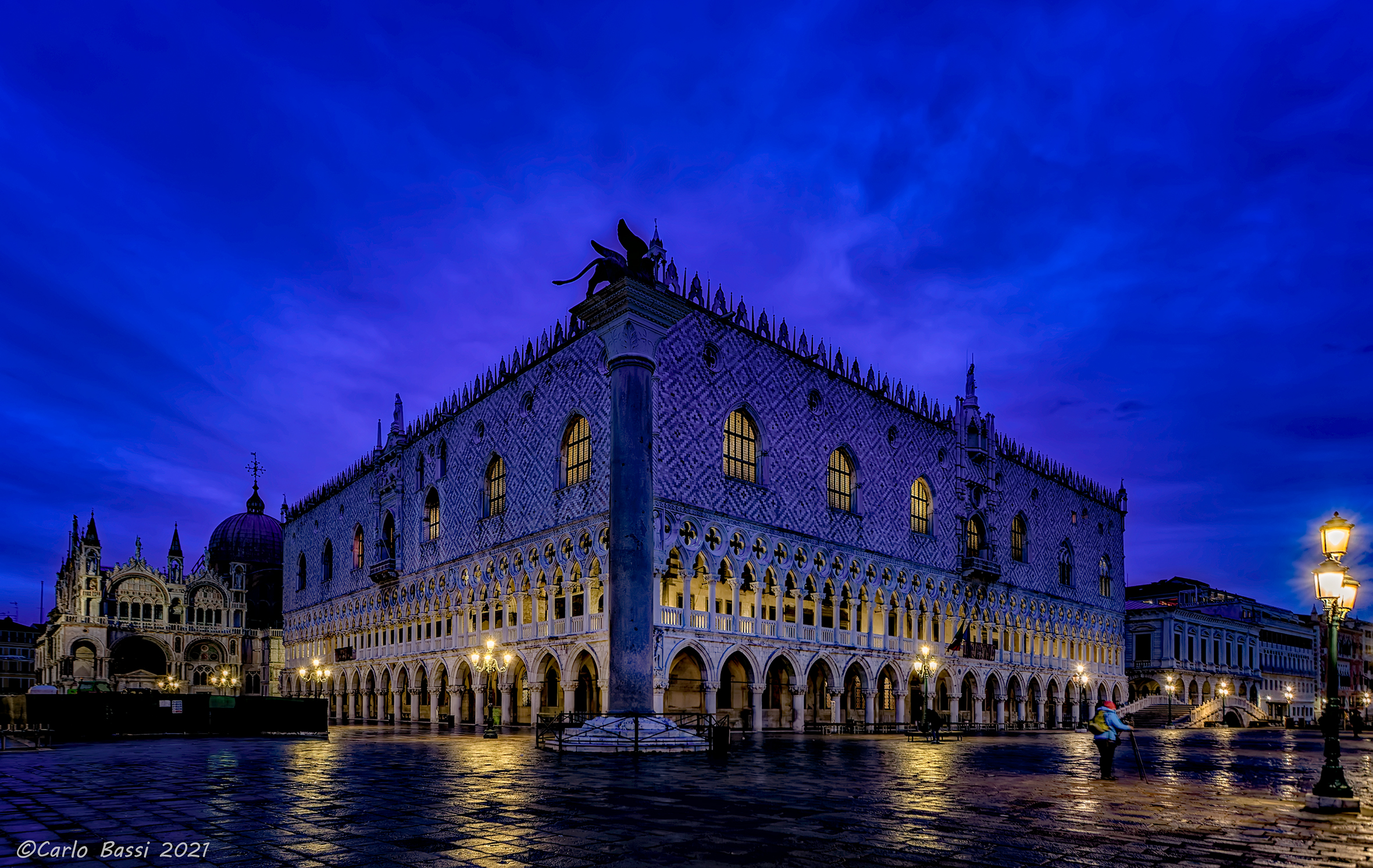 Ora blu sul Palazzo Ducale