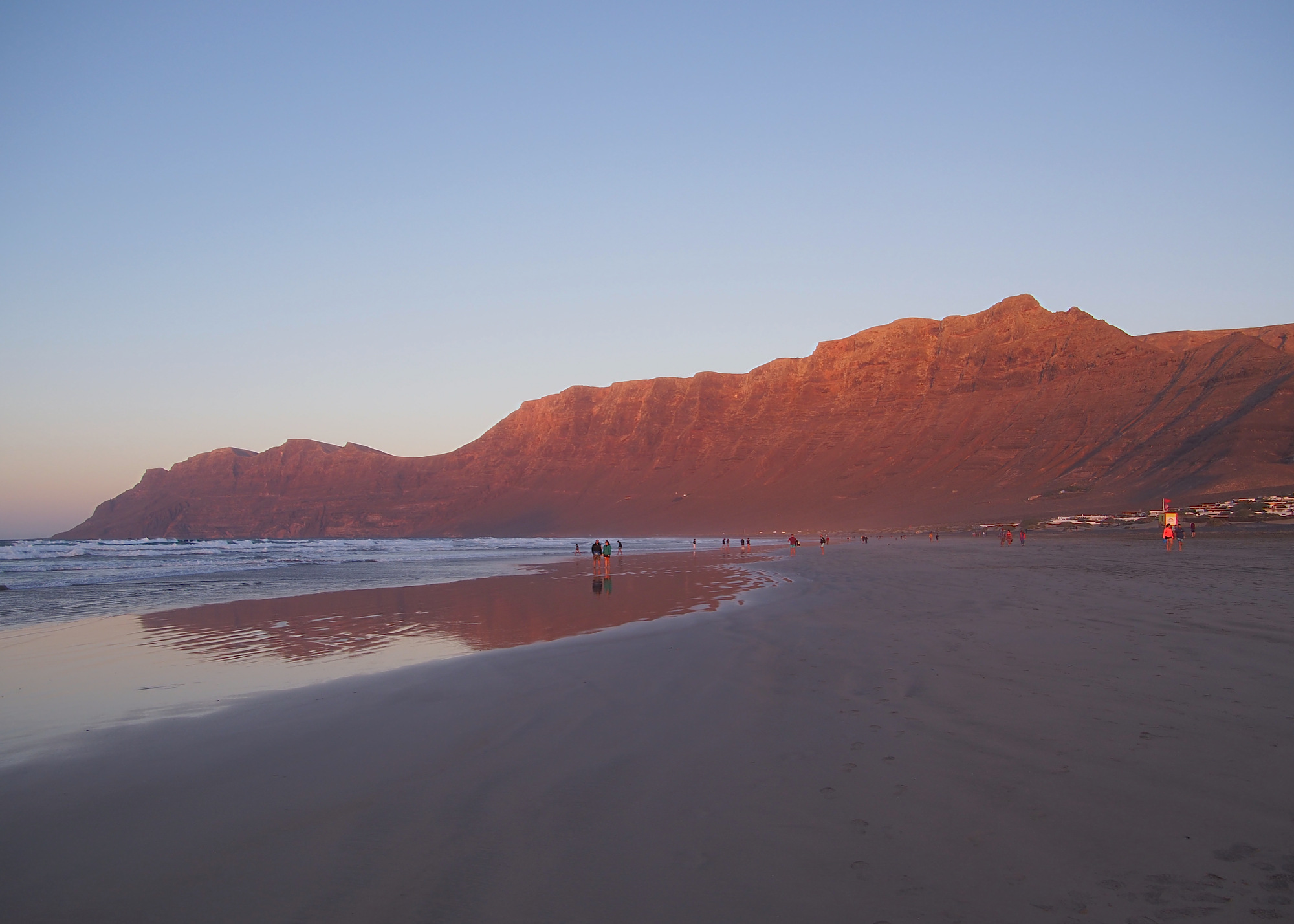 famara spiaggia tramonto