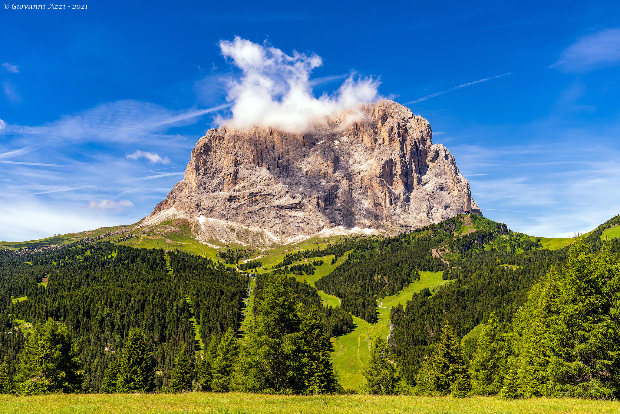 The cloud and the mountain