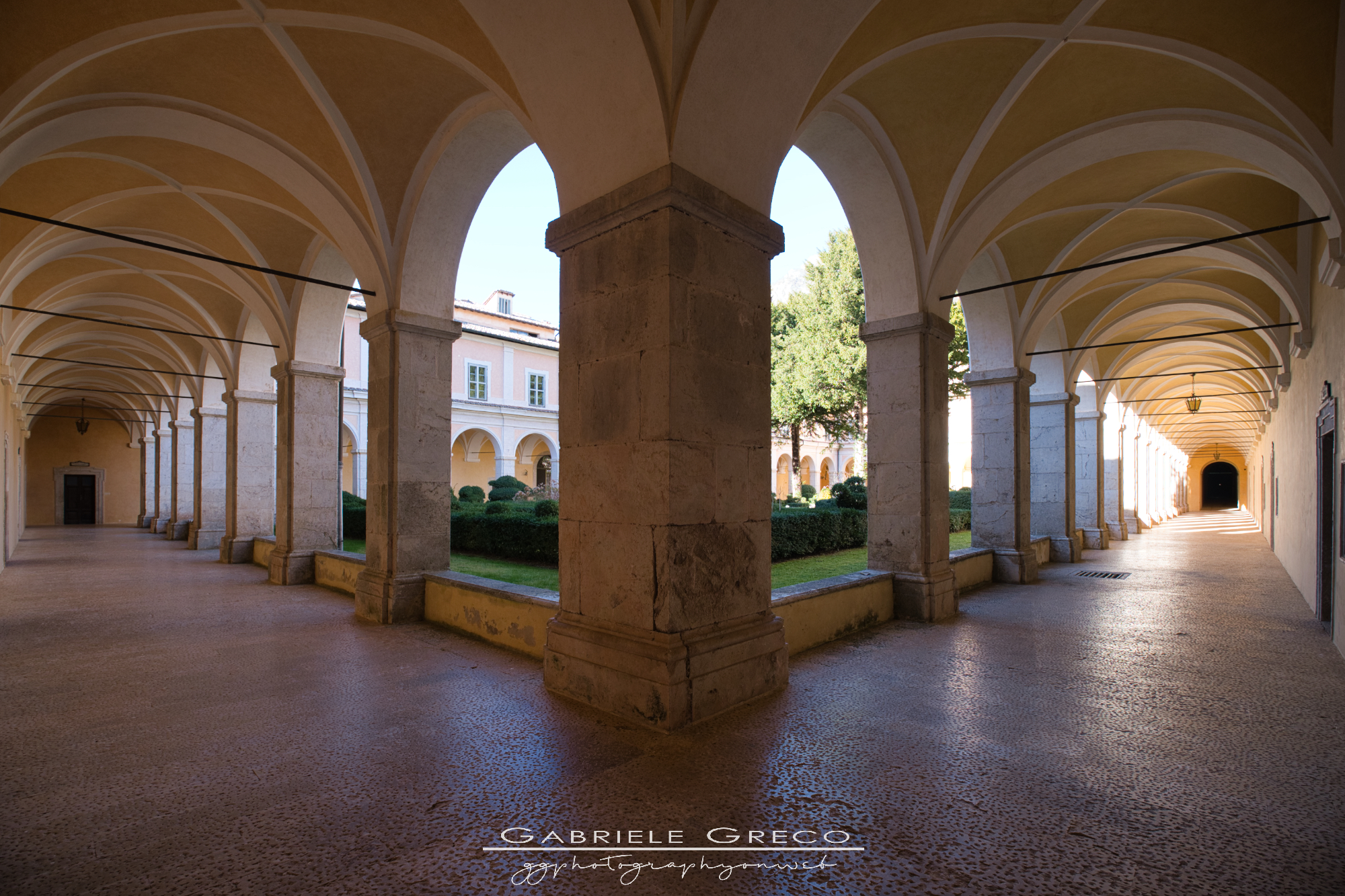 Il chiostro della clausura