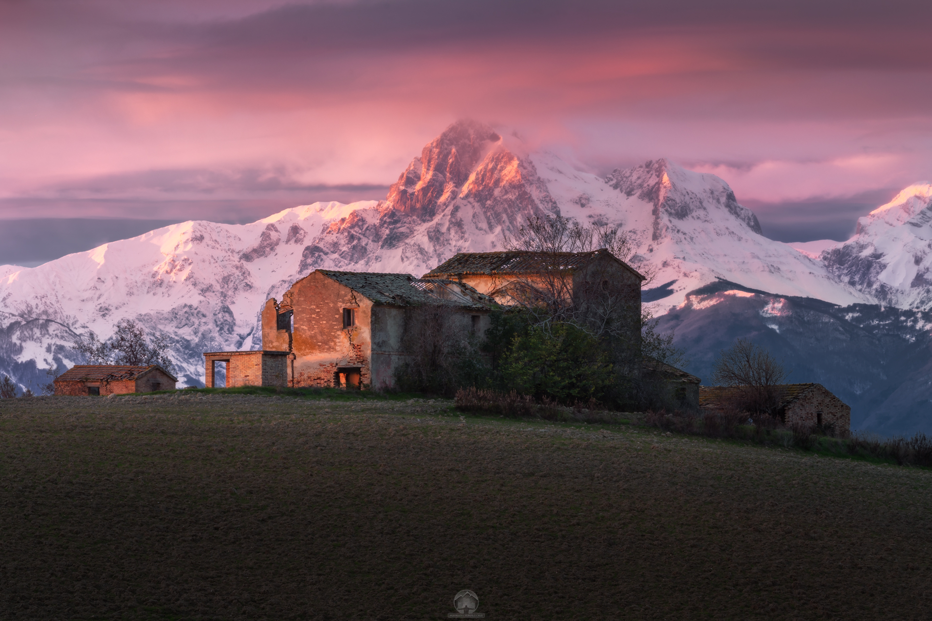 The Farmhouse with Mountain View