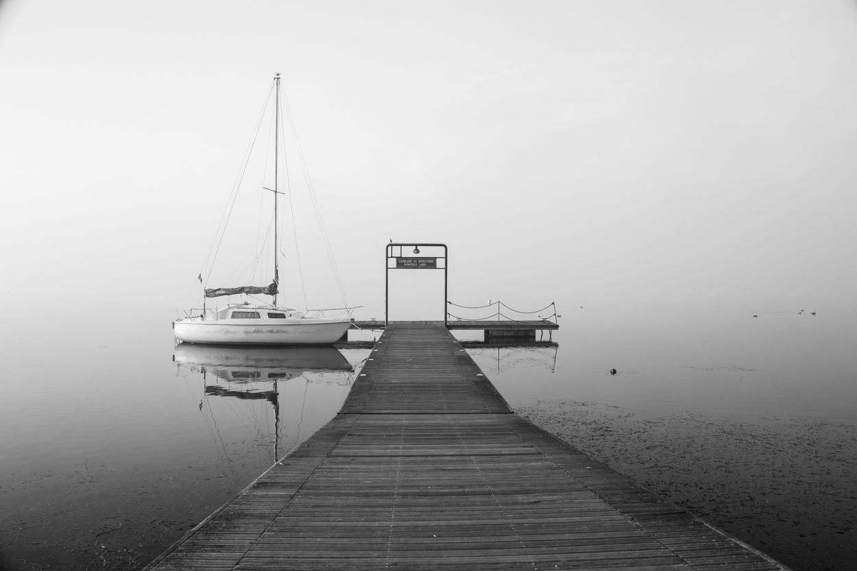 Nebbia sul lago