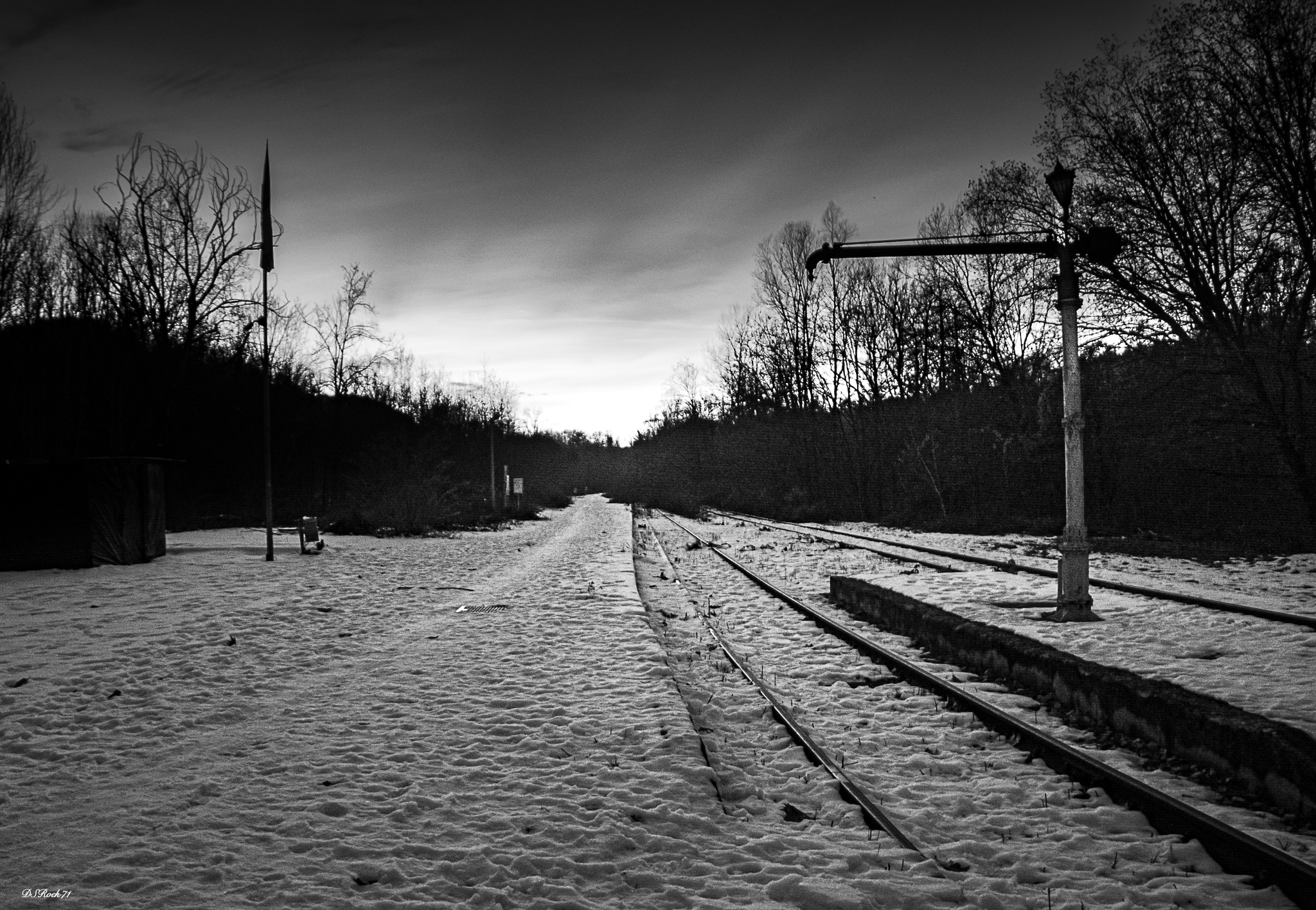 alla vecchia ferrovia (b&w)